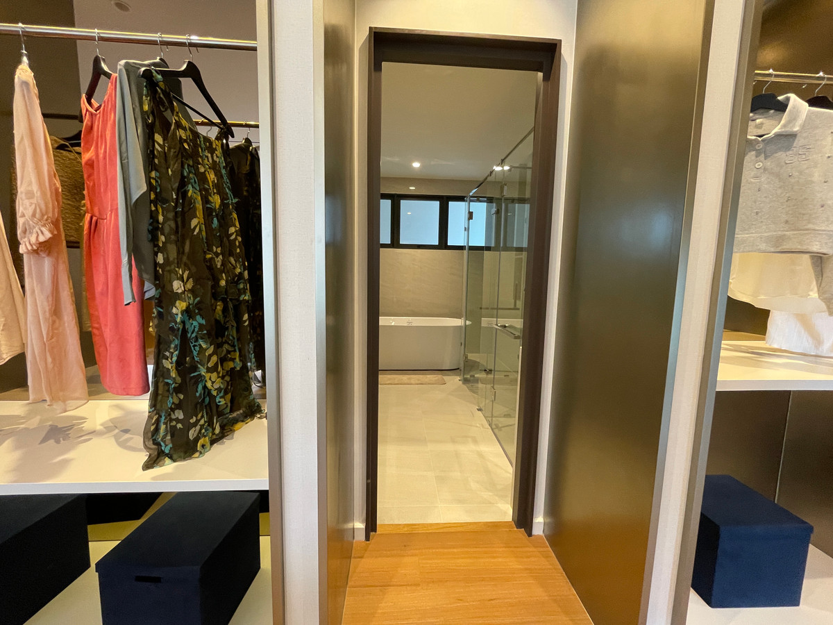 ขายบ้านโชคชัย4 ลาดพร้าว71 : ขายบ้านเดี่ยว Super Luxury THIRRA Ladprao แบบ Signature 575 ตร.ม. พร้อมสระว่ายน้ำส่วนตัว ตกแต่งครบพร้อมเครื่องใช้ไฟฟ้า ใกล้ MRT ภาวนา เพียง 700 ม.