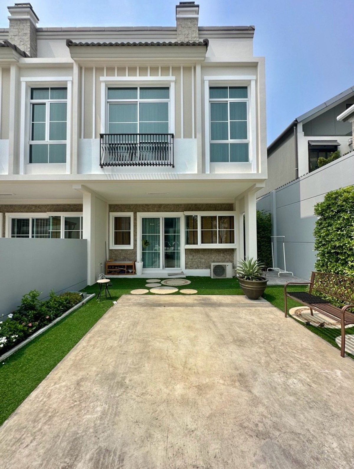 ให้เช่าทาวน์โฮมบางนา แบริ่ง ลาซาล : 💥ForRent💥Indy2 Bangna Ramkhamhang2 🏡 Near Mega Bangna ‼️Corner House ⭐️ Private Garden 🌳 Ready to move in ‼️  Fully Furnished ✨