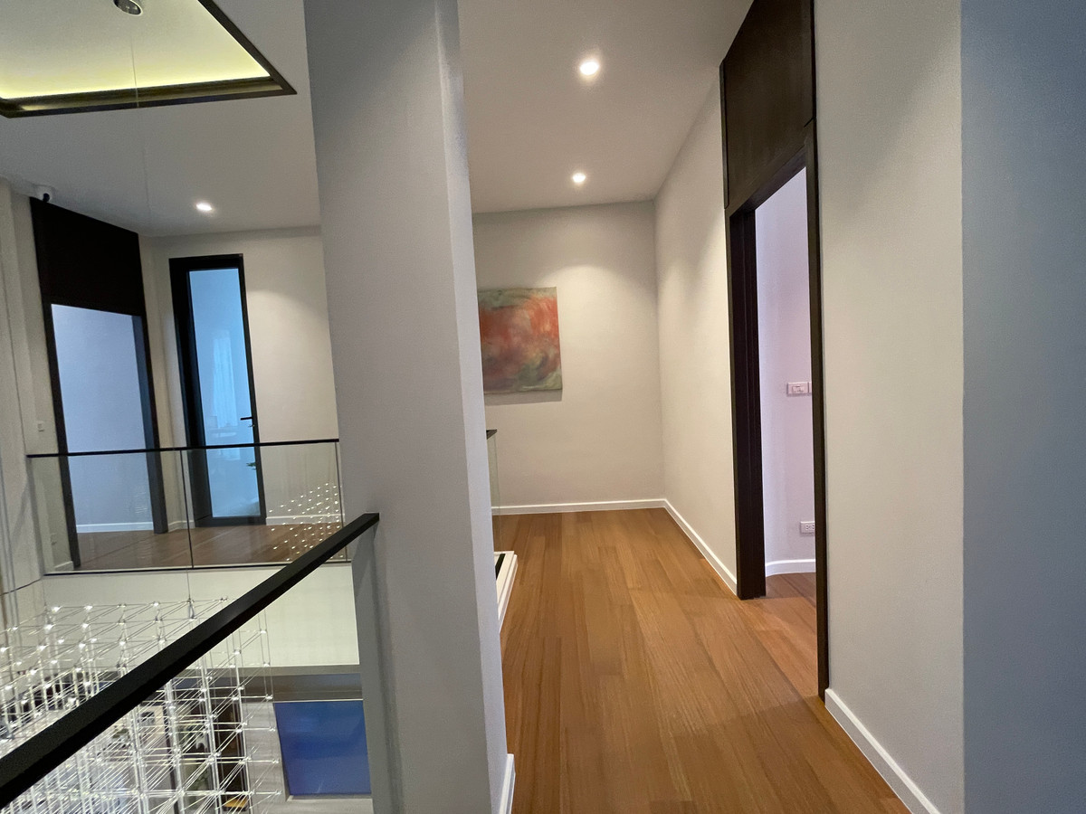 ขายบ้านโชคชัย4 ลาดพร้าว71 : ขายบ้านเดี่ยว Super Luxury THIRRA Ladprao แบบ Signature 575 ตร.ม. พร้อมสระว่ายน้ำส่วนตัว ตกแต่งครบพร้อมเครื่องใช้ไฟฟ้า ใกล้ MRT ภาวนา เพียง 700 ม.