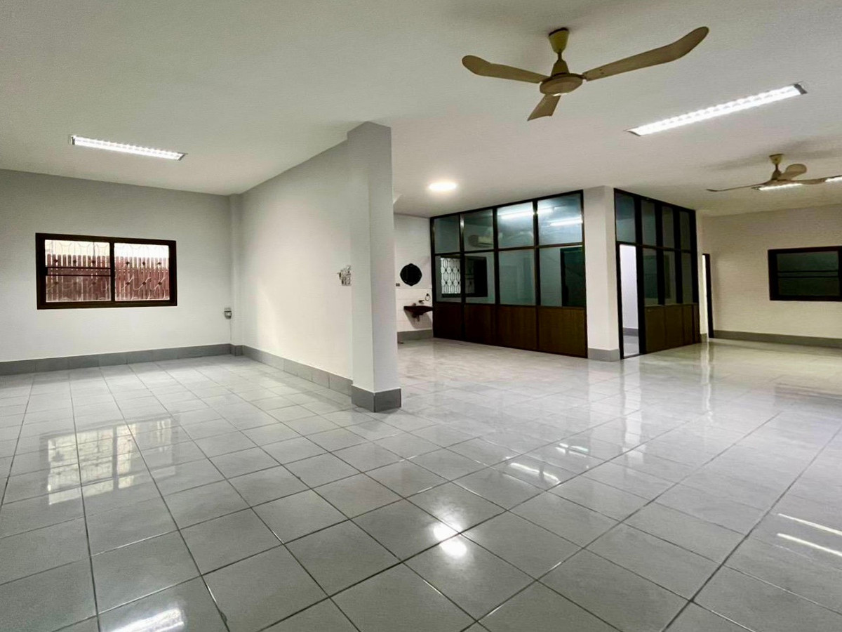 ขายโฮมออฟฟิศรัชดา ห้วยขวาง : Rare Large Standalone Office – ซอยรัชดาภิเษก 3 11b12b 45mb - Office Building - Ratchada 3 📞Call 090 919 9898