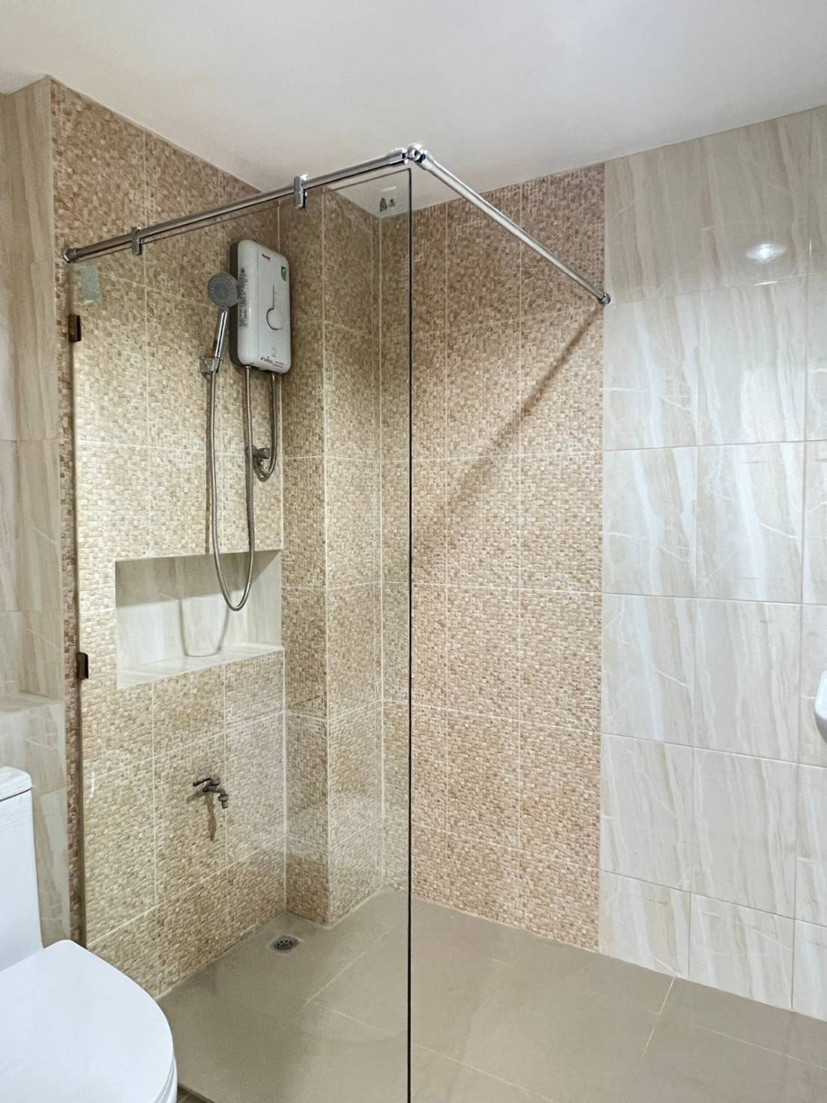 For RentShop HouseSukhumvit, Asoke, Thonglor : Commercial building for rent near BTS Bang Chak, only 2 minutes.