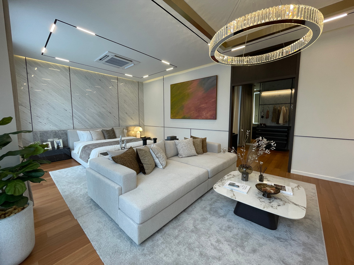 ขายบ้านโชคชัย4 ลาดพร้าว71 : ขายบ้านเดี่ยว Super Luxury THIRRA Ladprao แบบ Signature 575 ตร.ม. พร้อมสระว่ายน้ำส่วนตัว ตกแต่งครบพร้อมเครื่องใช้ไฟฟ้า ใกล้ MRT ภาวนา เพียง 700 ม.