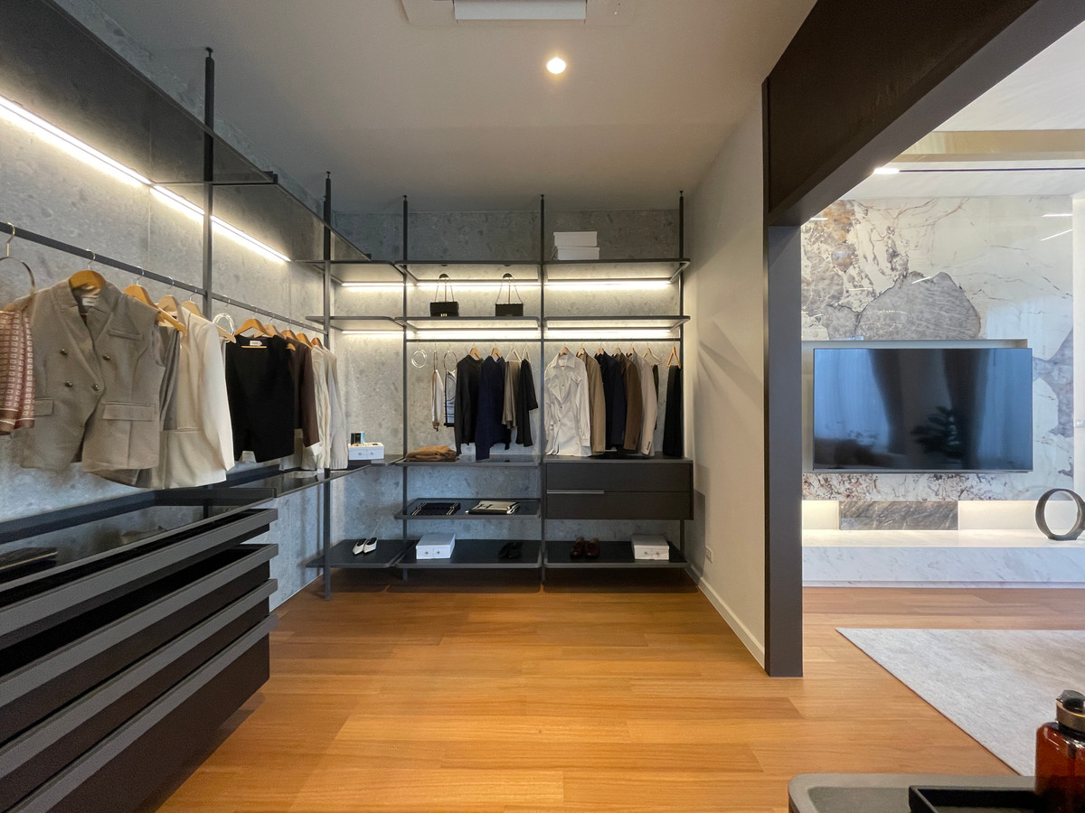 ขายบ้านโชคชัย4 ลาดพร้าว71 : ขายบ้านเดี่ยว Super Luxury THIRRA Ladprao แบบ Signature 575 ตร.ม. พร้อมสระว่ายน้ำส่วนตัว ตกแต่งครบพร้อมเครื่องใช้ไฟฟ้า ใกล้ MRT ภาวนา เพียง 700 ม.