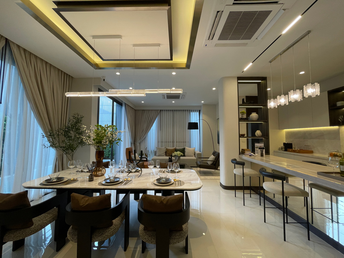 ขายบ้านโชคชัย4 ลาดพร้าว71 : ขายบ้านเดี่ยว Super Luxury THIRRA Ladprao แบบ Signature 575 ตร.ม. พร้อมสระว่ายน้ำส่วนตัว ตกแต่งครบพร้อมเครื่องใช้ไฟฟ้า ใกล้ MRT ภาวนา เพียง 700 ม.