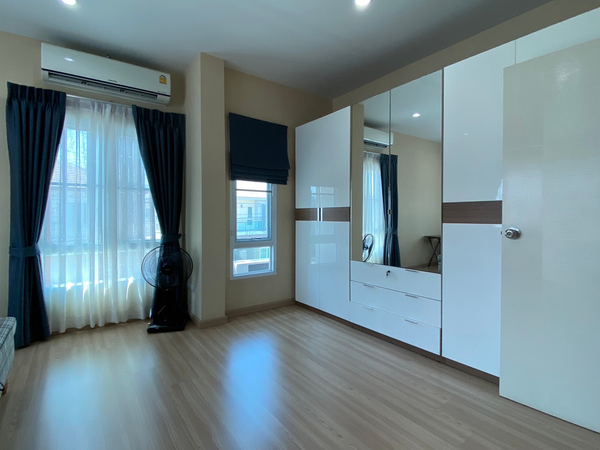 ขายบ้านสมุทรปราการ สำโรง : ขายบ้านเดี่ยว หลังมุม เลอนิโอ สุขุมวิท–เอราวัณ ใกล้ BTS โรงเรียนนายเรือ