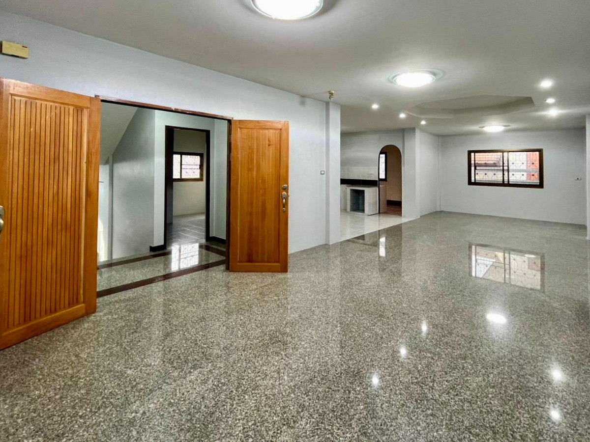 ขายโฮมออฟฟิศรัชดา ห้วยขวาง : Rare Large Standalone Office – ซอยรัชดาภิเษก 3 11b12b 45mb - Office Building - Ratchada 3 📞Call 090 919 9898