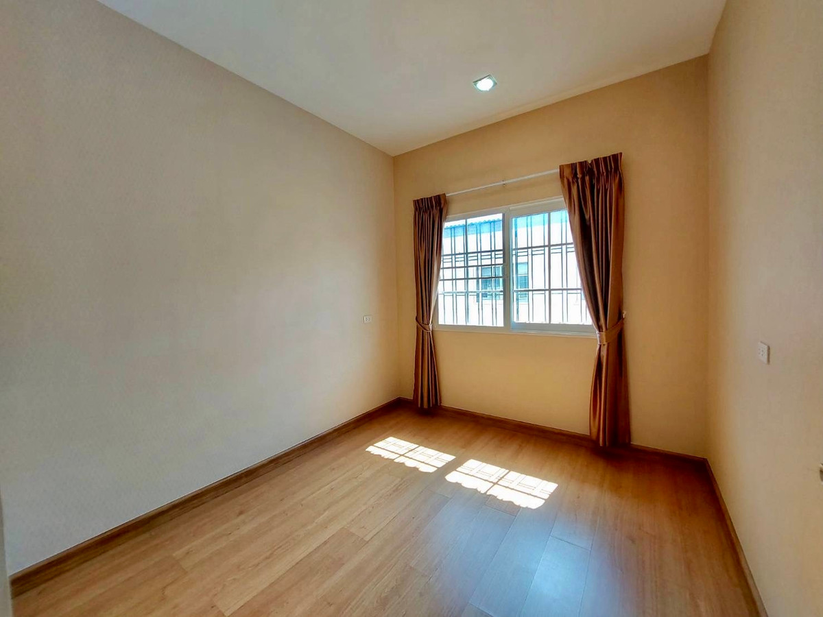 ทาวน์โฮมเกษตร นวมินทร์ ลาดปลาเค้า : ขาย/ให้เช่าทาวน์โฮม 3 ชั้น โกลเด้นทาวน์ ซ.นวมินทร์ 42  บึงกุ่ม 5 ห้องนอน 4 ห้องน้ำ ต่อเติมครบ คุ้มค่าทุกตารางนิ้ว