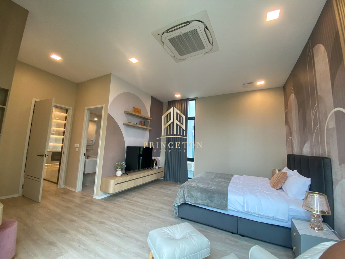 HousePattanakan, Srinakarin :  Luxury House For Sale or Rent VIVE Krungthep Kreetha next to Wellington School 📞092-4252445