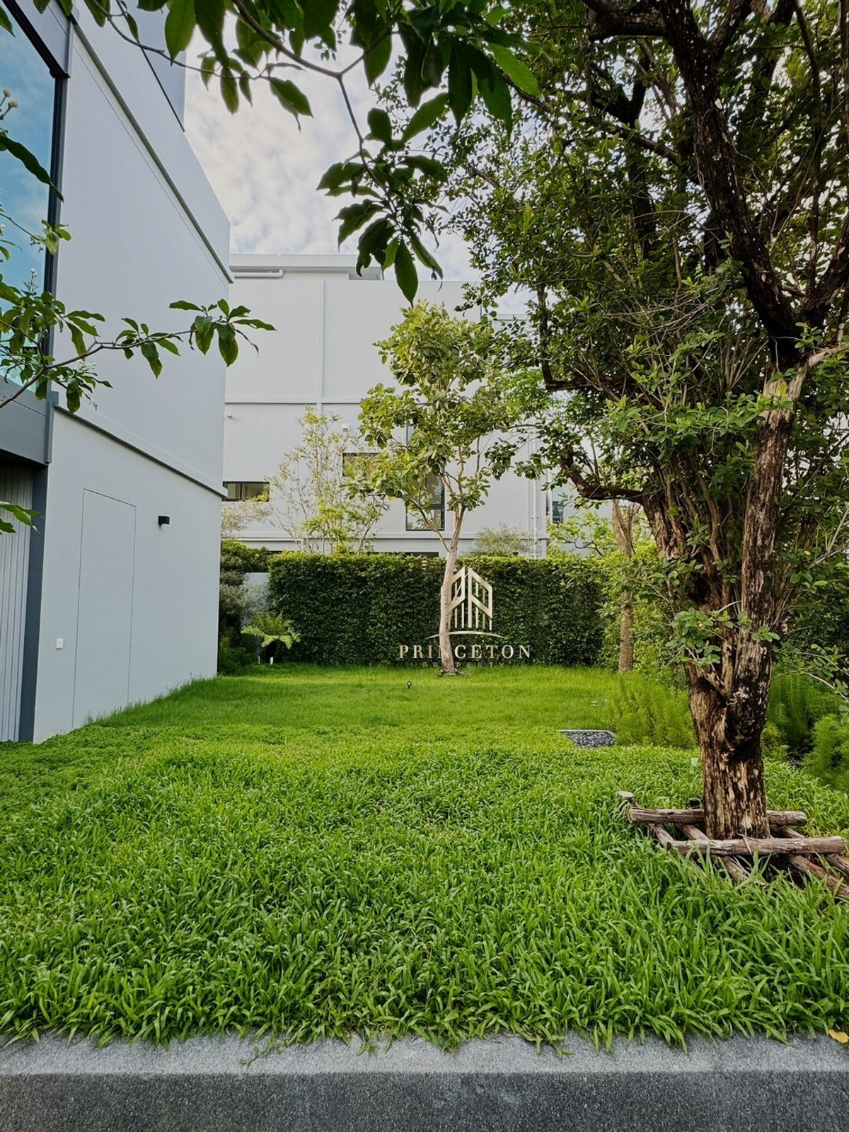 HousePattanakan, Srinakarin :  Luxury House For Sale or Rent VIVE Krungthep Kreetha next to Wellington School 📞092-4252445