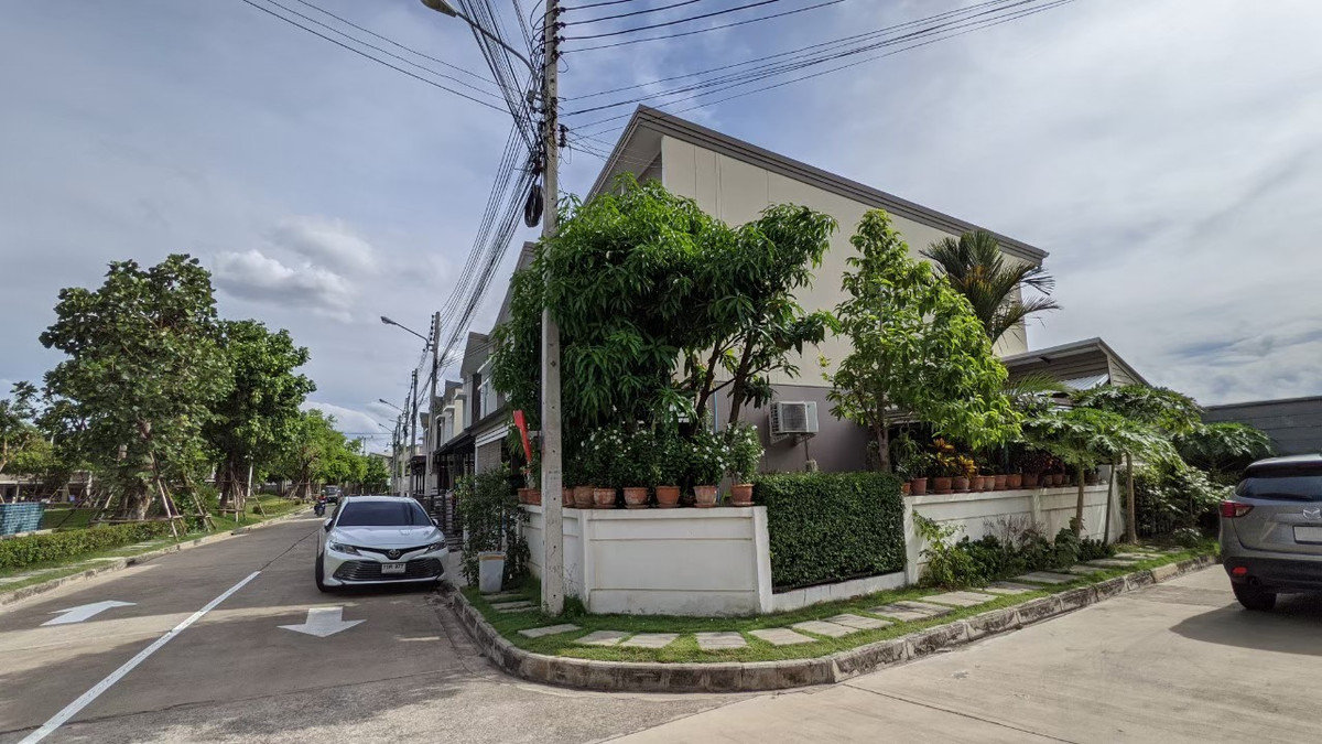 For SaleTownhomePathum Thani,Rangsit, Thammasat : Townhouse for sale, 2-story corner, Habitown Fold Tiwanon-Chaengwattana project, 3 bedrooms, 2 bathrooms, price 3.8 million baht.