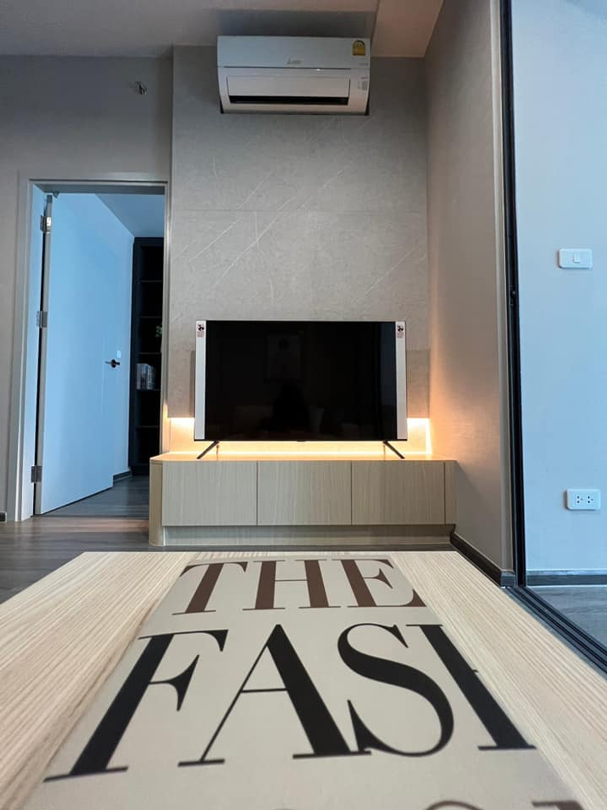 ขายคอนโดสยาม จุฬา สามย่าน : Ideo Chula Samyan【𝐒𝐄𝐋𝐋 & 𝐑𝐄𝐍𝐓】🔥ห้องสวยหรู อบอุ่น เฟอร์นิเจอร์จัดเต็ม ส่วนกลางครบครัน เดินทางสะดวกใกล้ MRT สามย่าน🔥 ติดต่อไลน์ไอดี: @hacondo