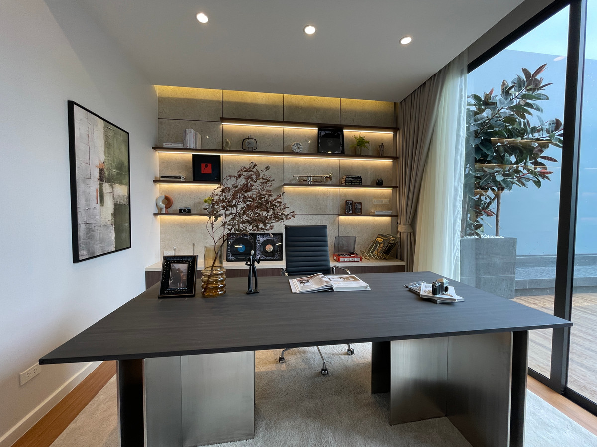 ขายบ้านโชคชัย4 ลาดพร้าว71 : ขายบ้านเดี่ยว Super Luxury THIRRA Ladprao แบบ Signature 575 ตร.ม. พร้อมสระว่ายน้ำส่วนตัว ตกแต่งครบพร้อมเครื่องใช้ไฟฟ้า ใกล้ MRT ภาวนา เพียง 700 ม.