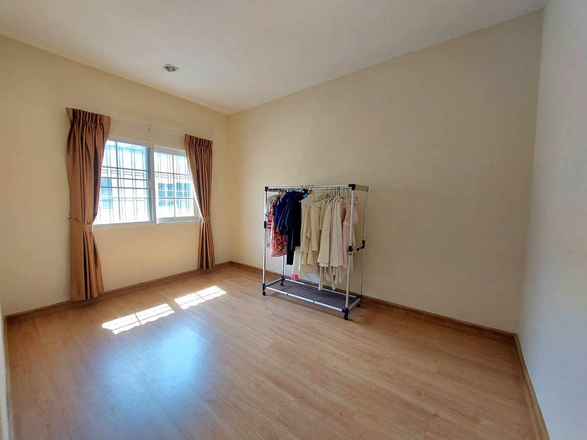 ทาวน์โฮมเกษตร นวมินทร์ ลาดปลาเค้า : ขาย/ให้เช่าทาวน์โฮม 3 ชั้น โกลเด้นทาวน์ ซ.นวมินทร์ 42  บึงกุ่ม 5 ห้องนอน 4 ห้องน้ำ ต่อเติมครบ คุ้มค่าทุกตารางนิ้ว