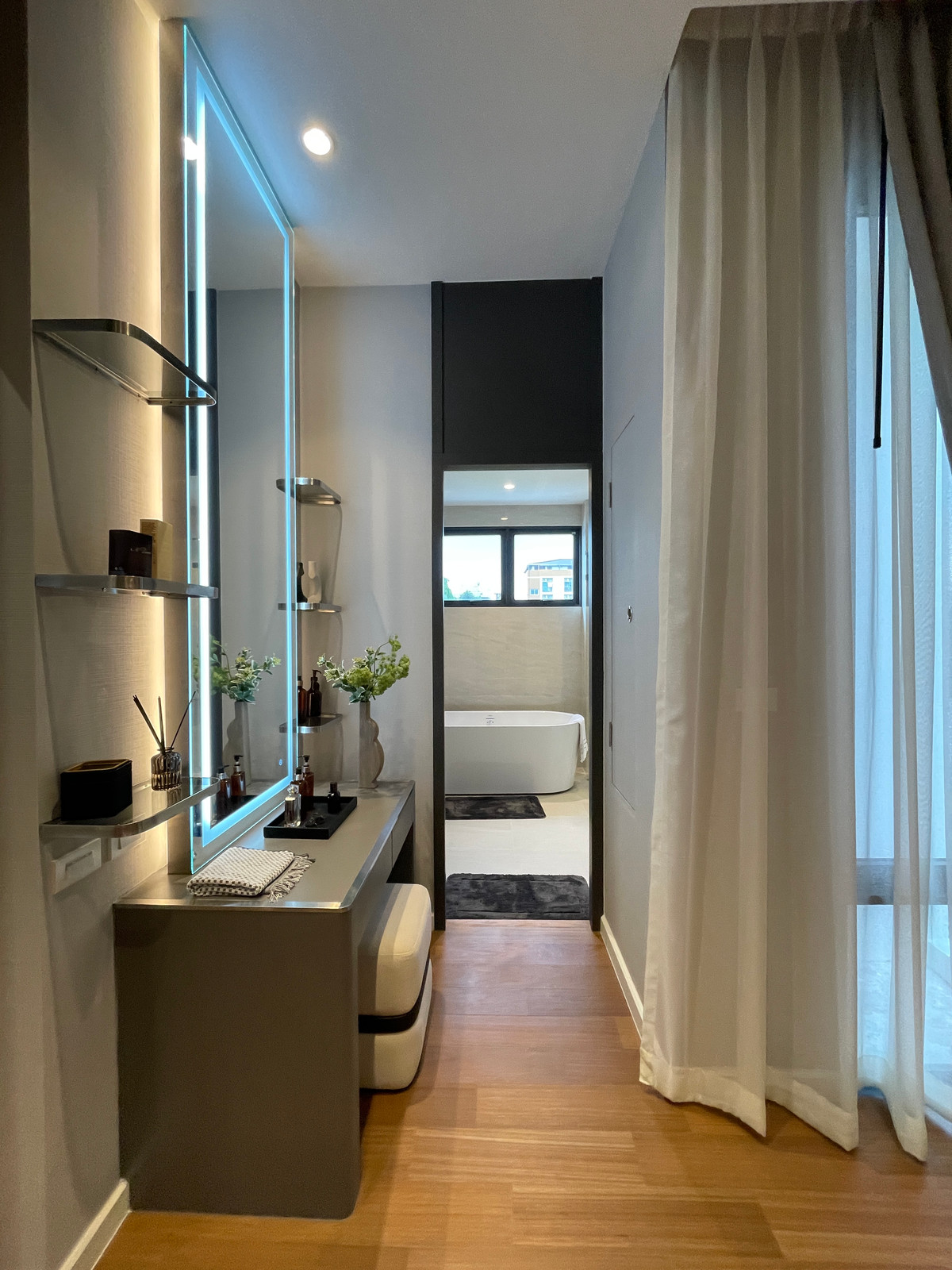 ขายบ้านโชคชัย4 ลาดพร้าว71 : ขายบ้านเดี่ยว Super Luxury THIRRA Ladprao แบบ Signature 575 ตร.ม. พร้อมสระว่ายน้ำส่วนตัว ตกแต่งครบพร้อมเครื่องใช้ไฟฟ้า ใกล้ MRT ภาวนา เพียง 700 ม.