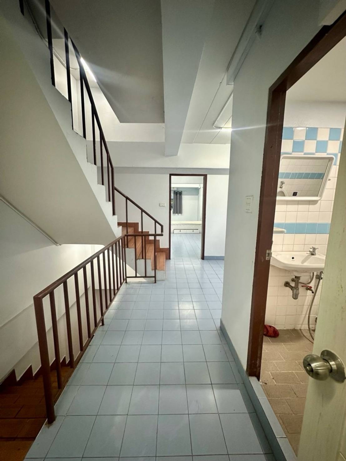 For RentShop HouseSamut Prakan,Samrong : Commercial building for rent near MRTA Samrong, just 1 minute.