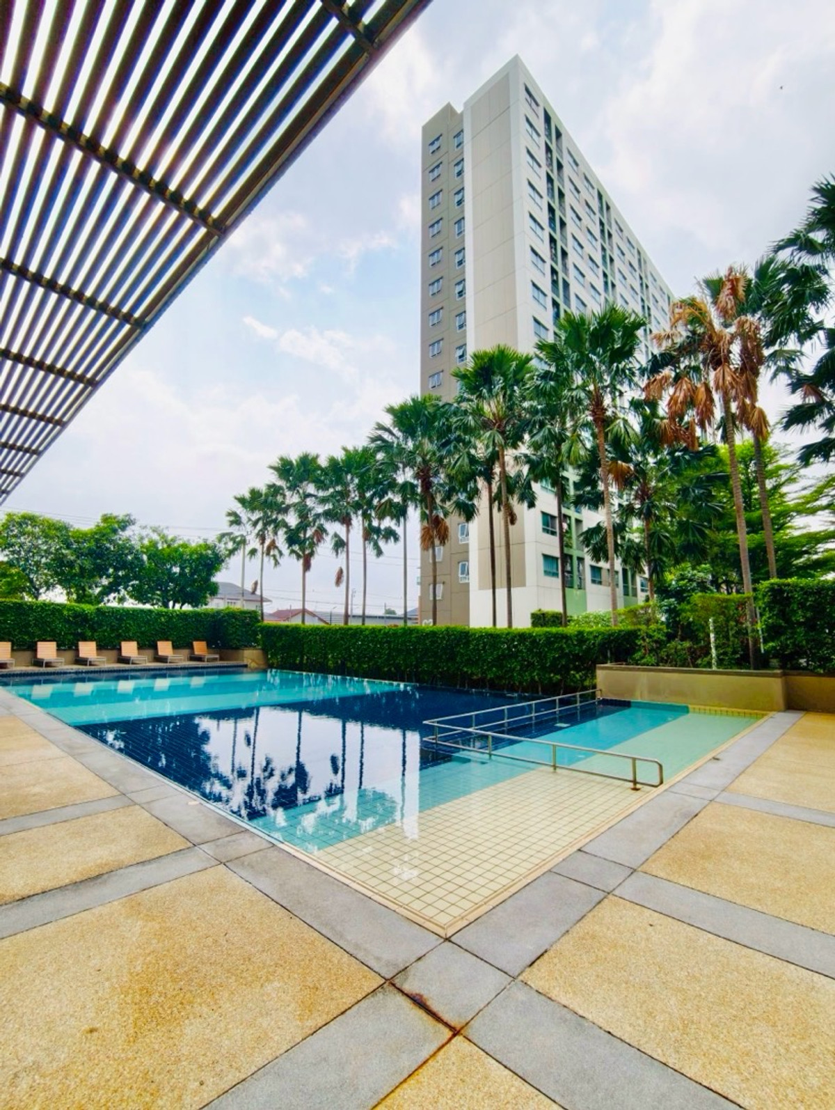 ขายคอนโดนวมินทร์ รามอินทรา : ขาย/เช่าด่วน! คอนโดลุมพินี พาร์ค นวมินทร์-ศรีบูรพา 
ซ.นวมินทร์36-38 คลองกุ่ม, บึงกุ่ม T. 081-834-1501 (ตี๋)