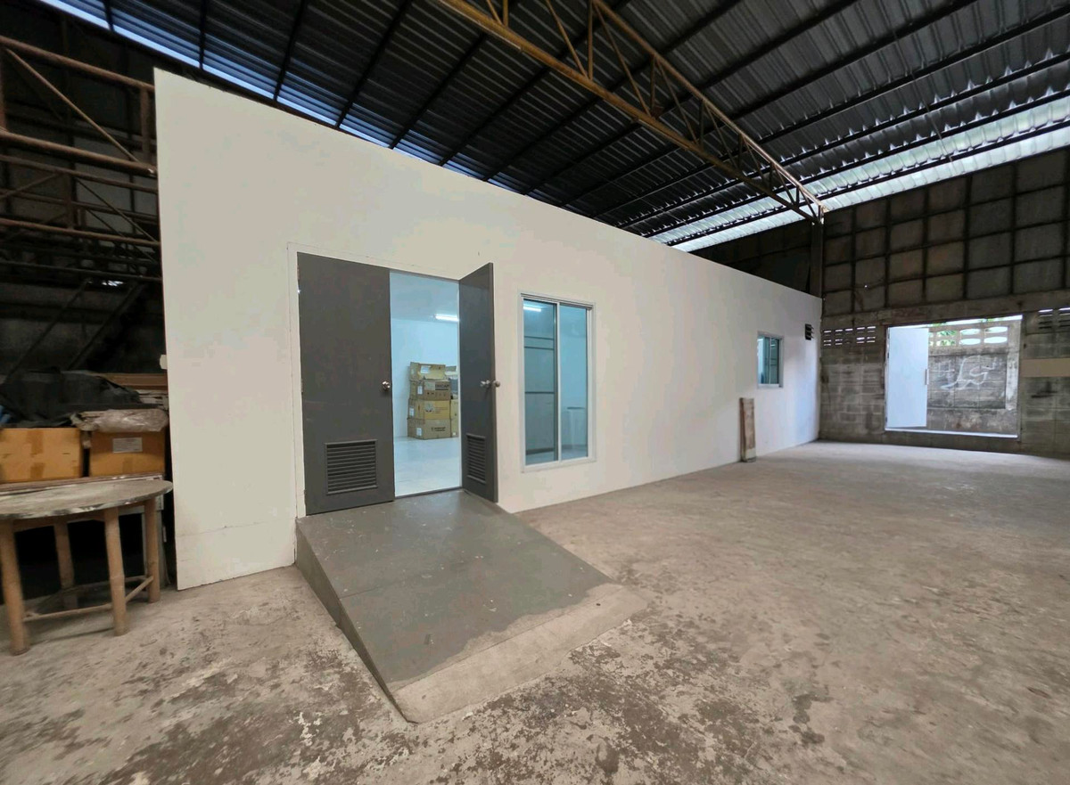 For RentWarehouseOnnut, Udomsuk : 🛎Warehouse for Rent – Onnut 66/1, 500m to MRT Srinuch space 785 sqm 📞 099 415 2664