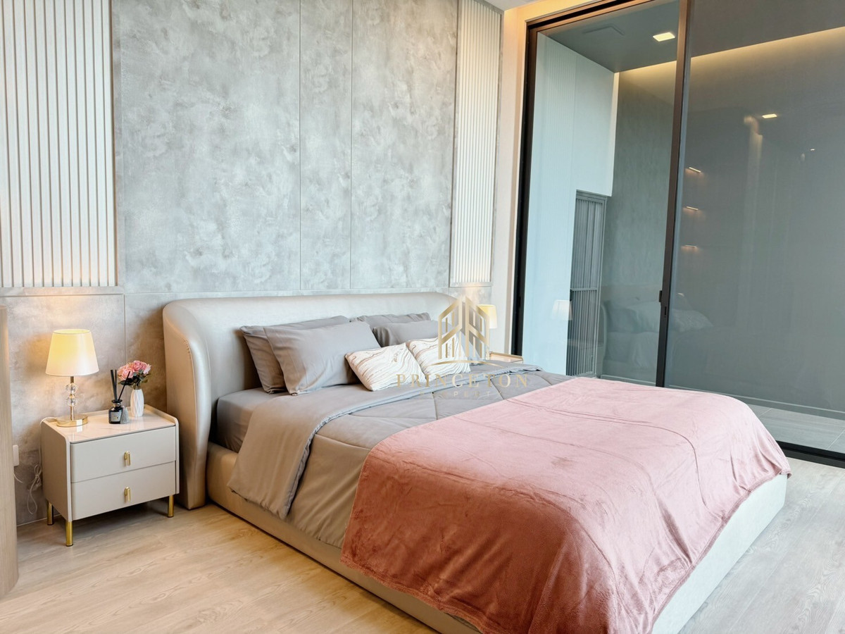 HousePattanakan, Srinakarin :  Luxury House For Sale or Rent VIVE Krungthep Kreetha next to Wellington School 📞092-4252445