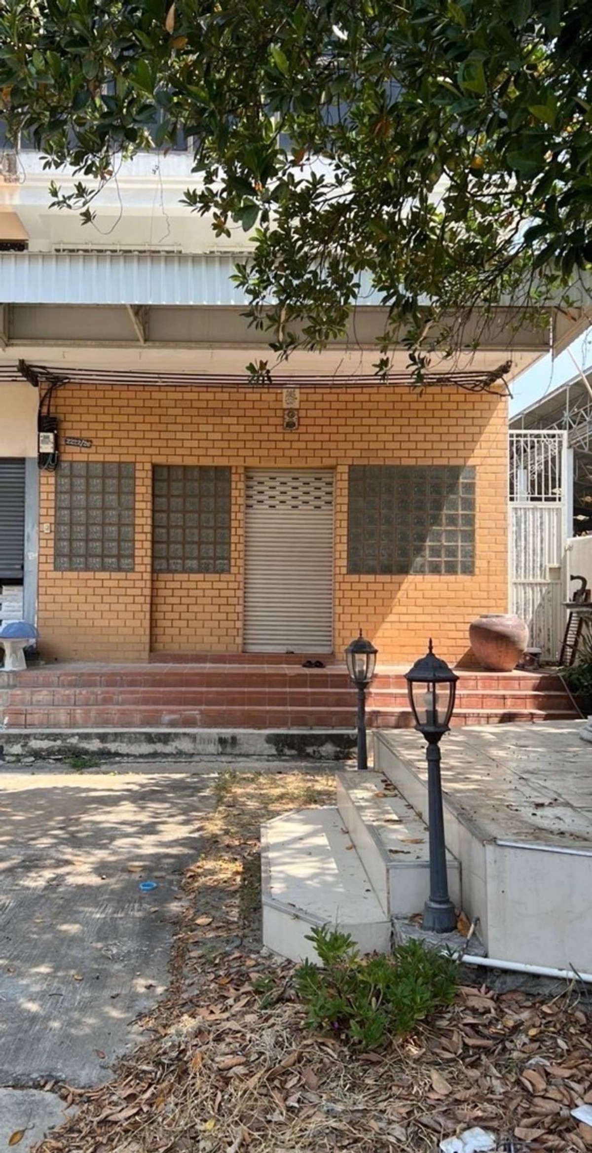 For RentShop HouseSamut Prakan,Samrong : Commercial building for rent near MRTA Samrong, just 1 minute.