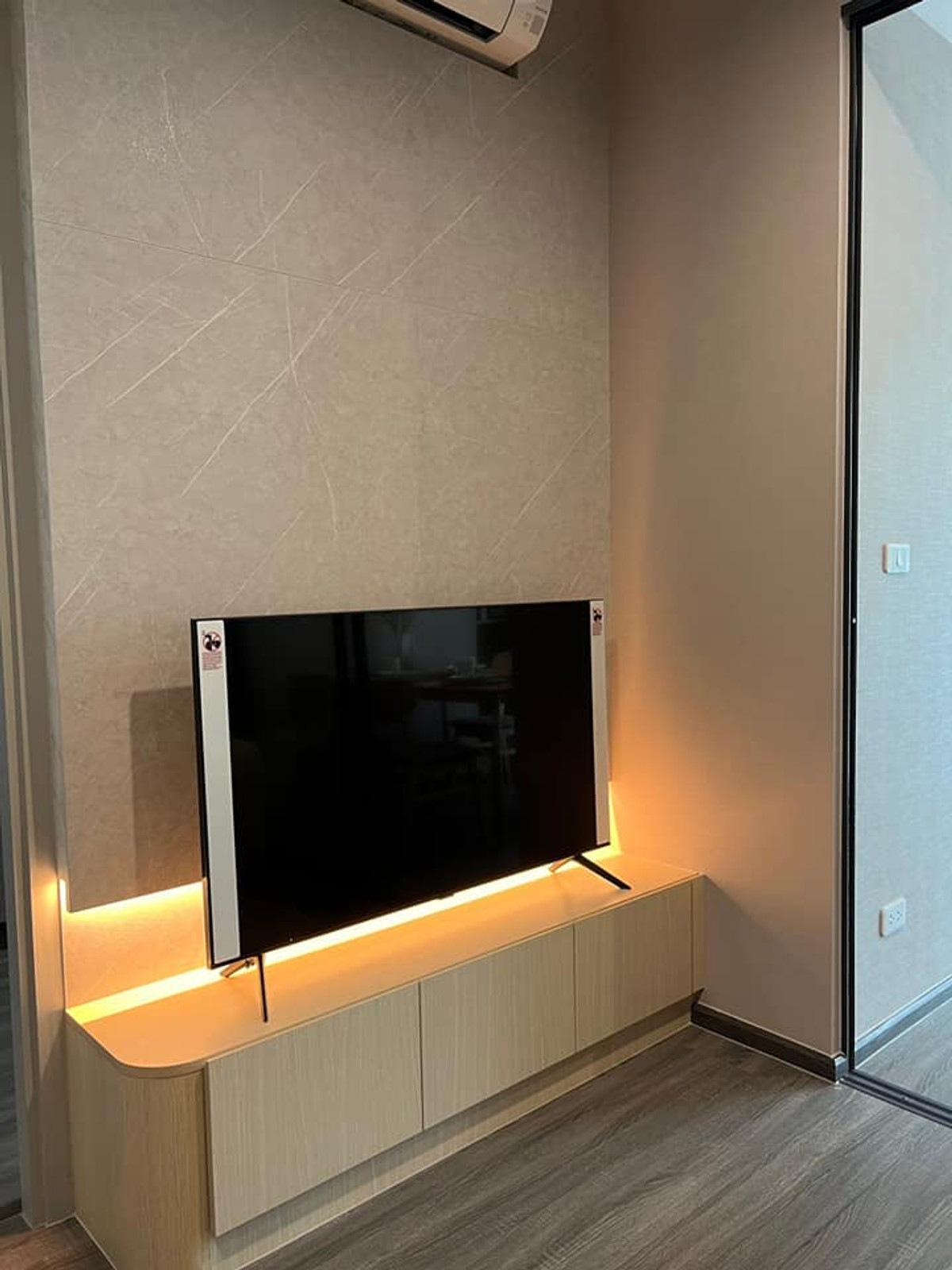 ขายคอนโดสยาม จุฬา สามย่าน : Ideo Chula Samyan【𝐒𝐄𝐋𝐋 & 𝐑𝐄𝐍𝐓】🔥ห้องสวยหรู อบอุ่น เฟอร์นิเจอร์จัดเต็ม ส่วนกลางครบครัน เดินทางสะดวกใกล้ MRT สามย่าน🔥 ติดต่อไลน์ไอดี: @hacondo