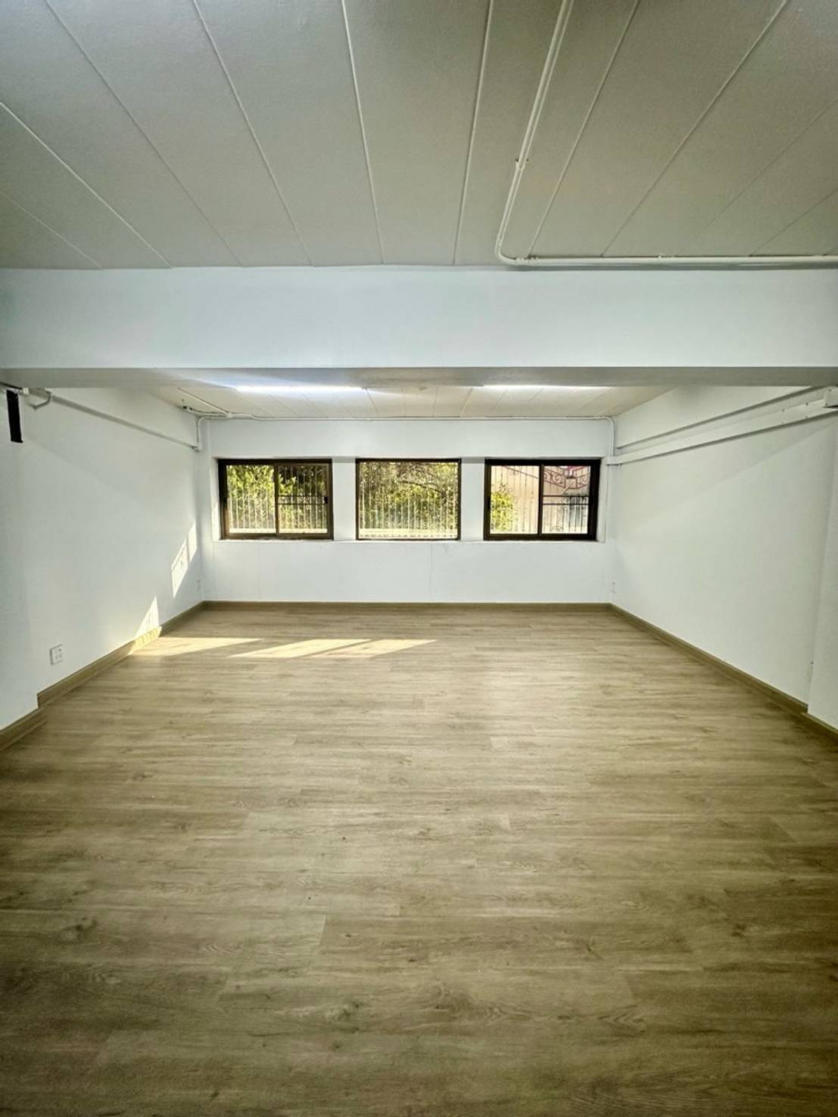 For RentShop HouseSamut Prakan,Samrong : Commercial building for rent near MRTA Samrong, just 1 minute.