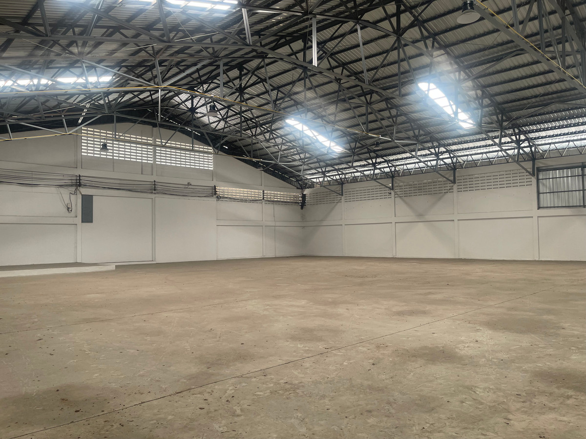 For RentWarehouseSeri Thai, Ramkhamhaeng Nida : Warehouse for rent on Serithai Road, starting at 916 sq m.