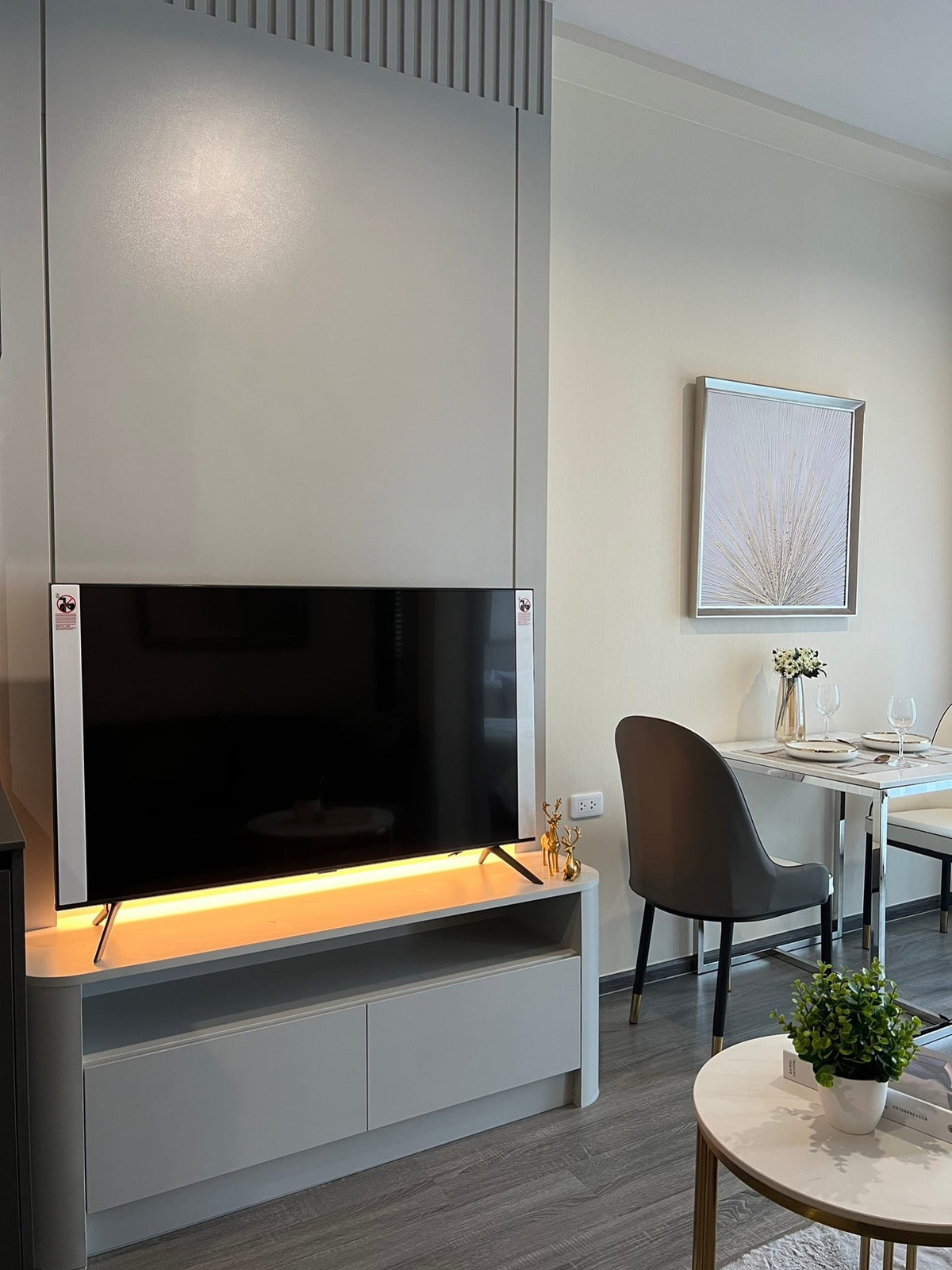 ขายคอนโดสยาม จุฬา สามย่าน : Ideo Chula Samyan【𝐒𝐄𝐋𝐋 & 𝐑𝐄𝐍𝐓】🔥ห้องสุดหรู โทนสว่าง อบอุ่น เฟอร์นิเจอร์จัดเต็ม เอาใจสายเรียบหรู 🔥 ติดต่อไลน์ไอดี: @hacondo