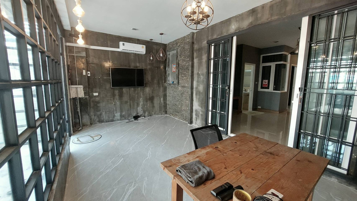 ทาวน์โฮมเกษตร นวมินทร์ ลาดปลาเค้า : ขาย/ให้เช่าทาวน์โฮม 3 ชั้น โกลเด้นทาวน์ ซ.นวมินทร์ 42  บึงกุ่ม 5 ห้องนอน 4 ห้องน้ำ ต่อเติมครบ คุ้มค่าทุกตารางนิ้ว