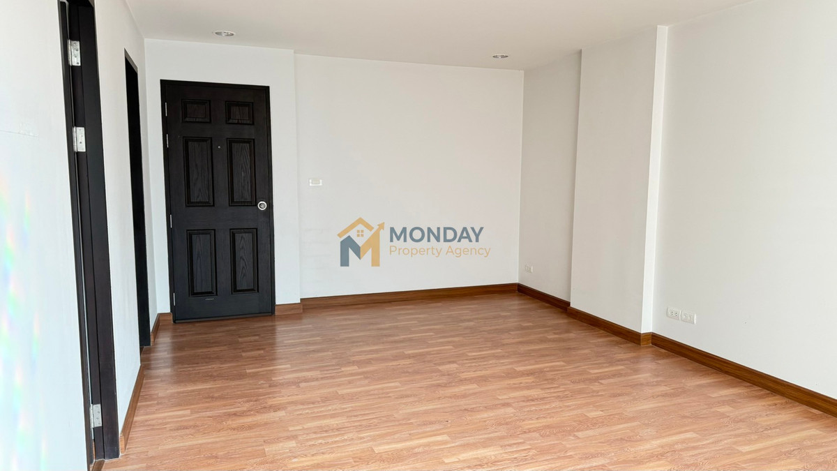 ขายคอนโดรัชดา ห้วยขวาง : 🔥 หลุดจอง! ราคานี้หาไม่ได้ง่าย ๆ เดอะ คริส รัชดา 17 พร้อมโอน 🔥MD-26028487