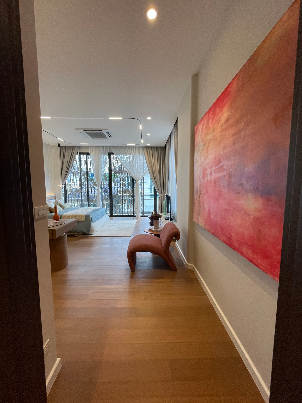 ขายบ้านโชคชัย4 ลาดพร้าว71 : ขายบ้านเดี่ยว Super Luxury THIRRA Ladprao แบบ Signature 575 ตร.ม. พร้อมสระว่ายน้ำส่วนตัว ตกแต่งครบพร้อมเครื่องใช้ไฟฟ้า ใกล้ MRT ภาวนา เพียง 700 ม.