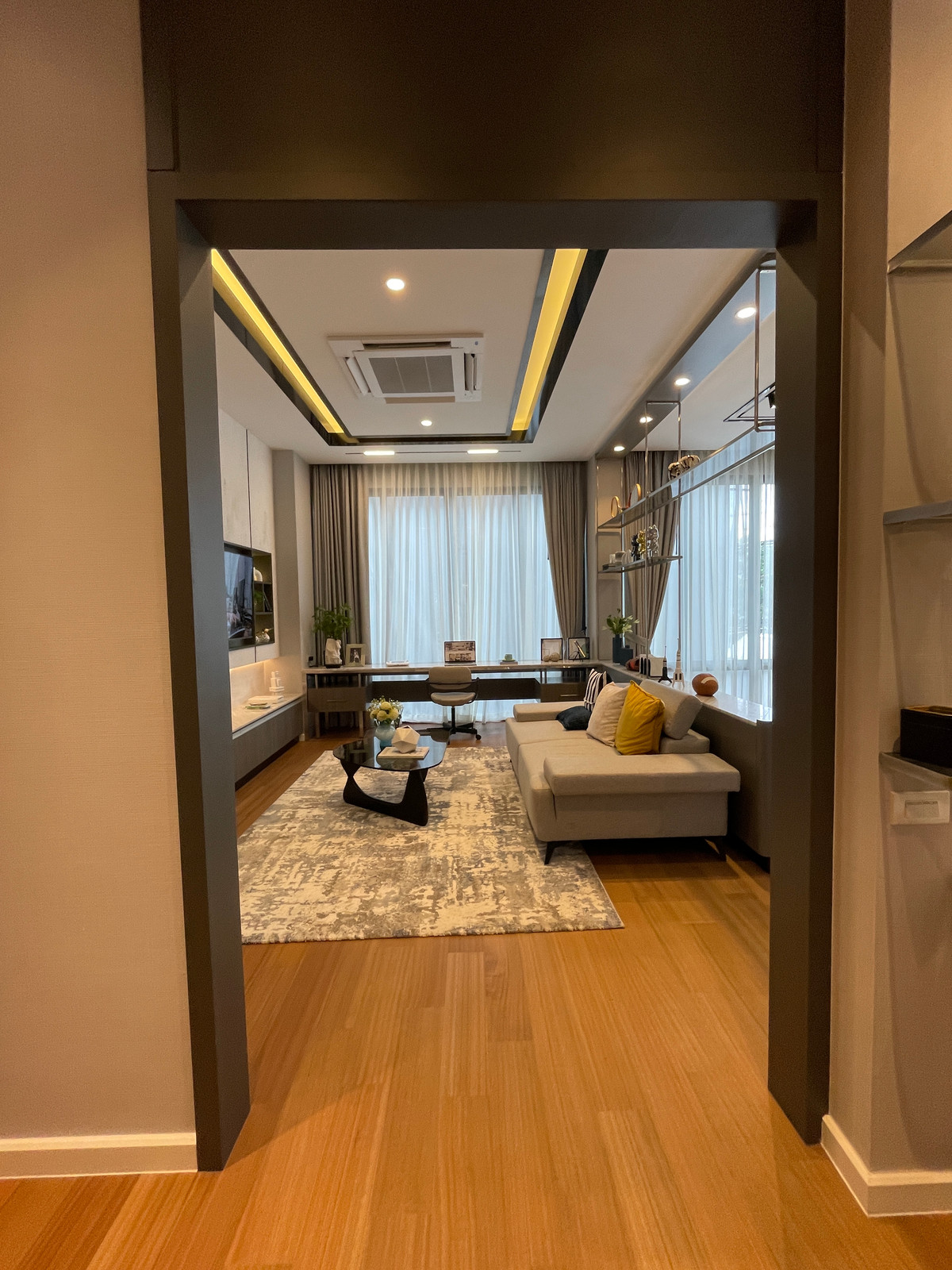 ขายบ้านโชคชัย4 ลาดพร้าว71 : ขายบ้านเดี่ยว Super Luxury THIRRA Ladprao แบบ Signature 575 ตร.ม. พร้อมสระว่ายน้ำส่วนตัว ตกแต่งครบพร้อมเครื่องใช้ไฟฟ้า ใกล้ MRT ภาวนา เพียง 700 ม.