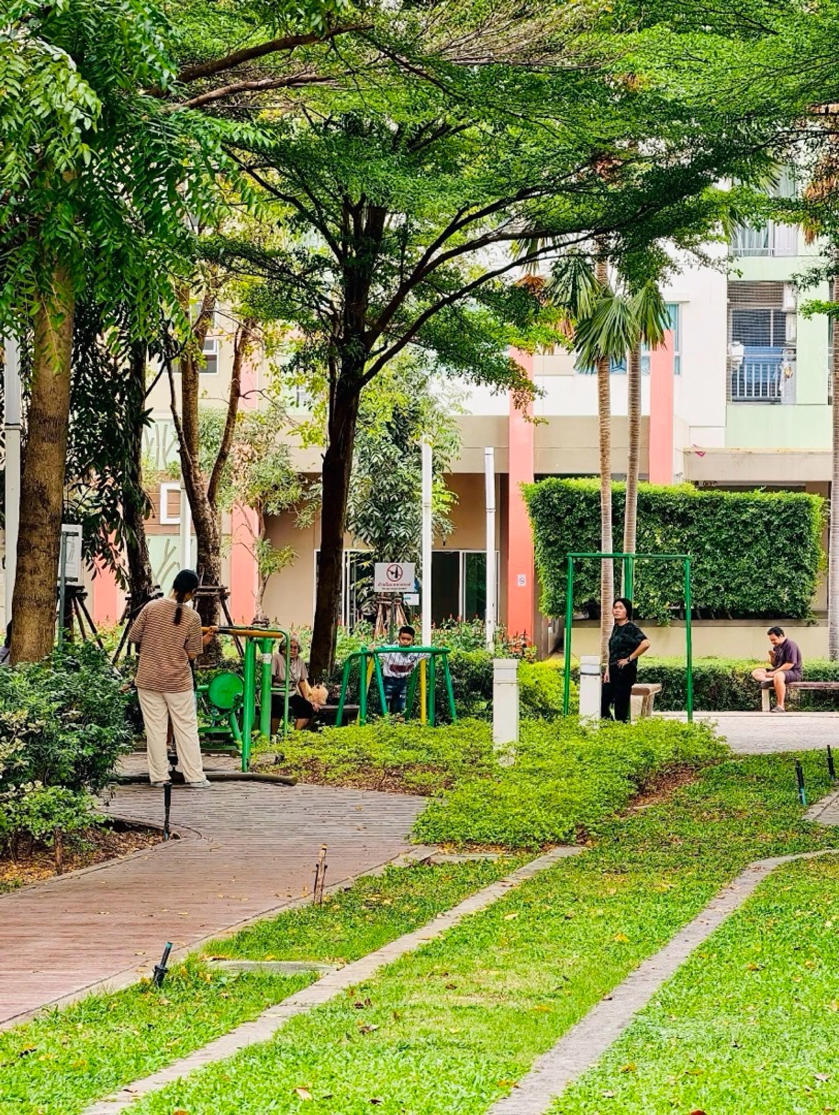 ขายคอนโดนวมินทร์ รามอินทรา : ขาย/เช่าด่วน! คอนโดลุมพินี พาร์ค นวมินทร์-ศรีบูรพา 
ซ.นวมินทร์36-38 คลองกุ่ม, บึงกุ่ม T. 081-834-1501 (ตี๋)