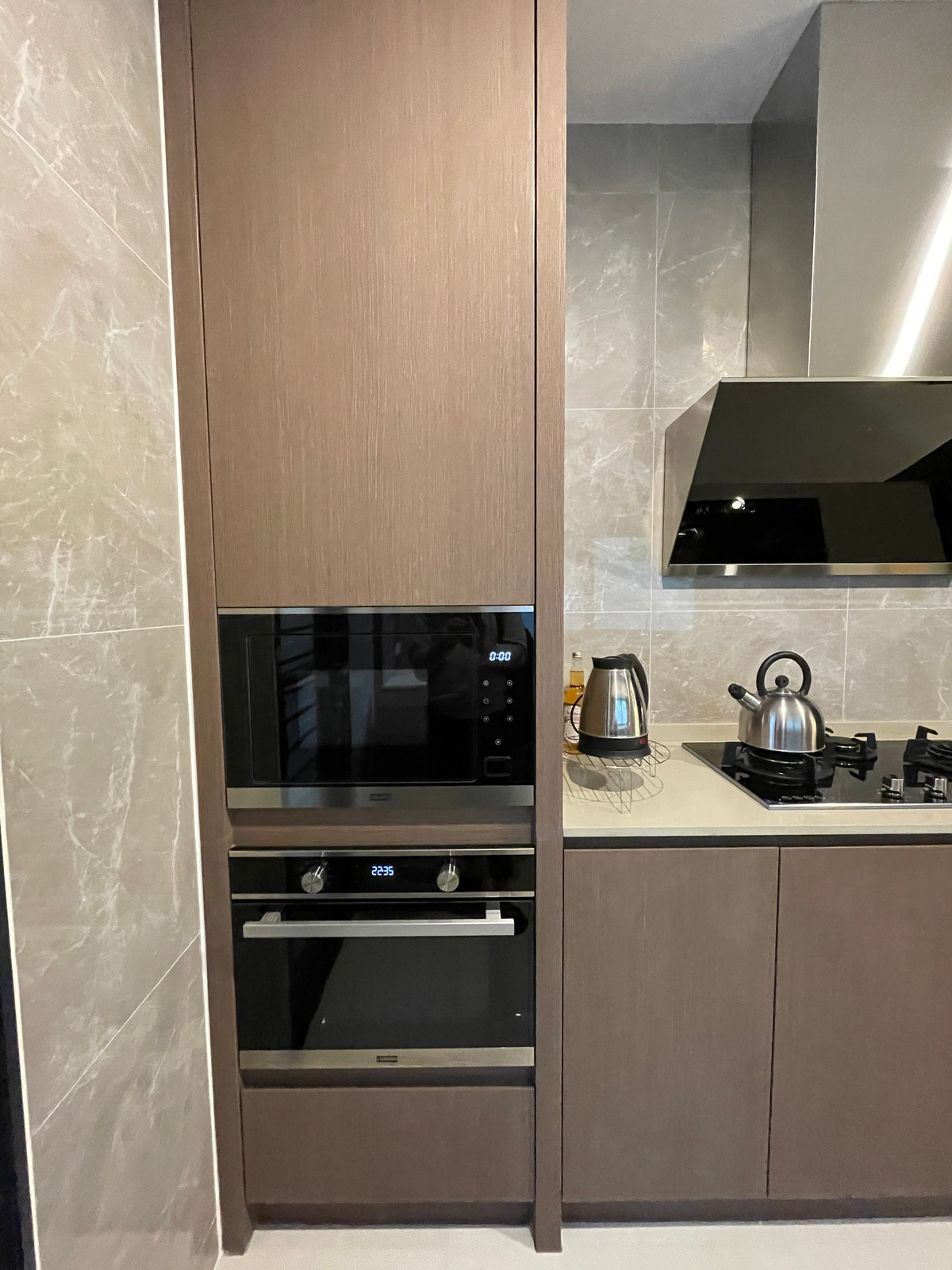 ขายบ้านโชคชัย4 ลาดพร้าว71 : ขายบ้านเดี่ยว Super Luxury THIRRA Ladprao แบบ Signature 575 ตร.ม. พร้อมสระว่ายน้ำส่วนตัว ตกแต่งครบพร้อมเครื่องใช้ไฟฟ้า ใกล้ MRT ภาวนา เพียง 700 ม.