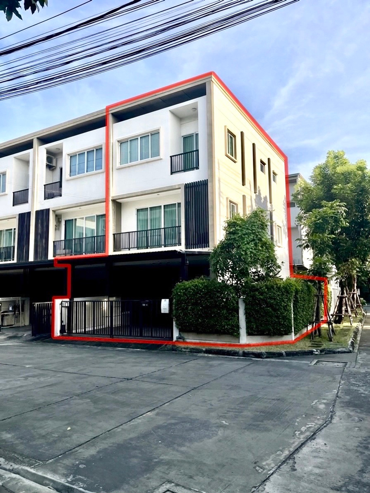 ขายทาวน์โฮมอ่อนนุช อุดมสุข : ขายด่วน 3ห้องนอน /4ห้องน้ำ หลังมุม โครงการลุมพินีทาวน์เพลส สุขุมวิท62