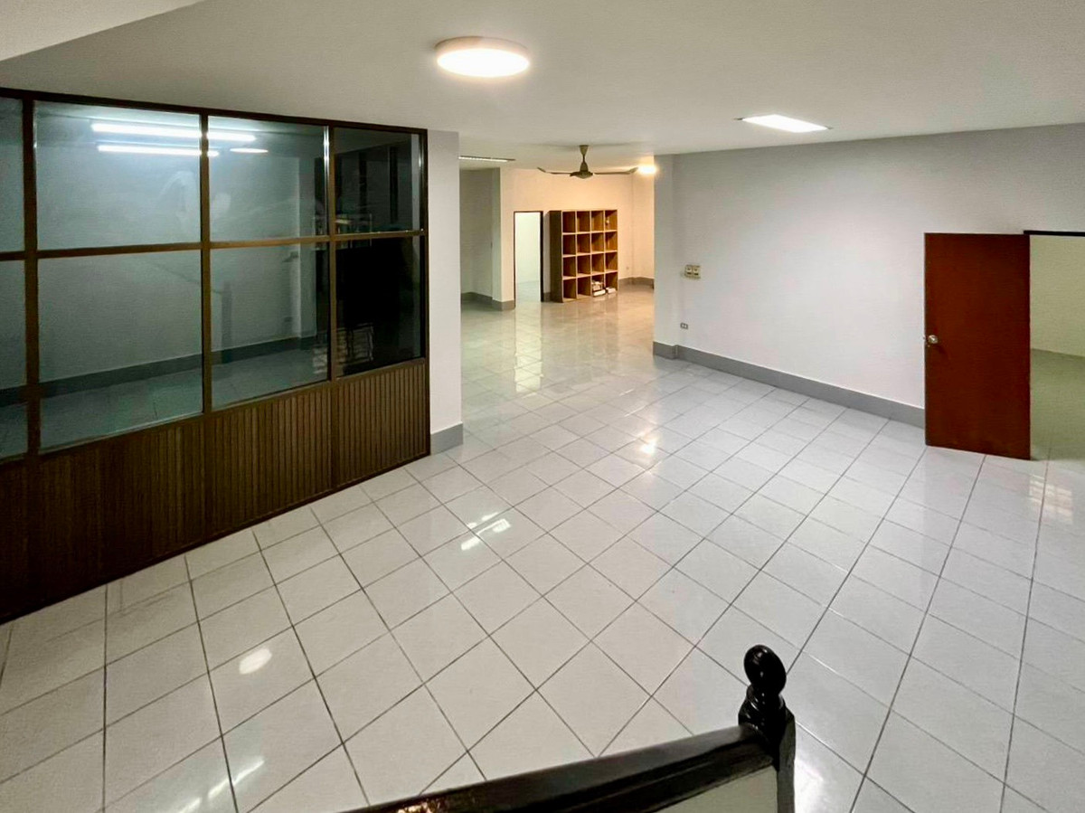 ขายโฮมออฟฟิศรัชดา ห้วยขวาง : Rare Large Standalone Office – ซอยรัชดาภิเษก 3 11b12b 45mb - Office Building - Ratchada 3 📞Call 090 919 9898