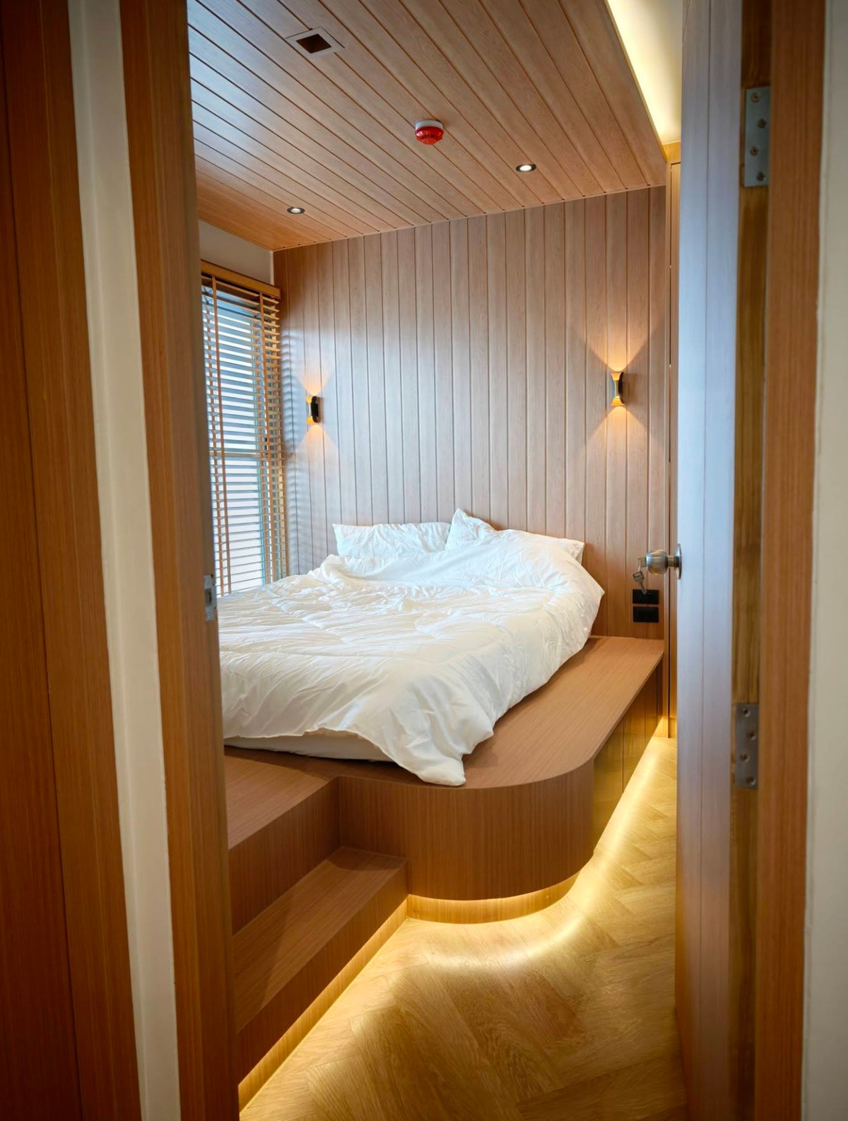 For SaleCondoPattanakan, Srinakarin : Corner room, beautiful built-ins, 40 sq m, Building D, 16th floor, The Parkland Srinakarin Condo.