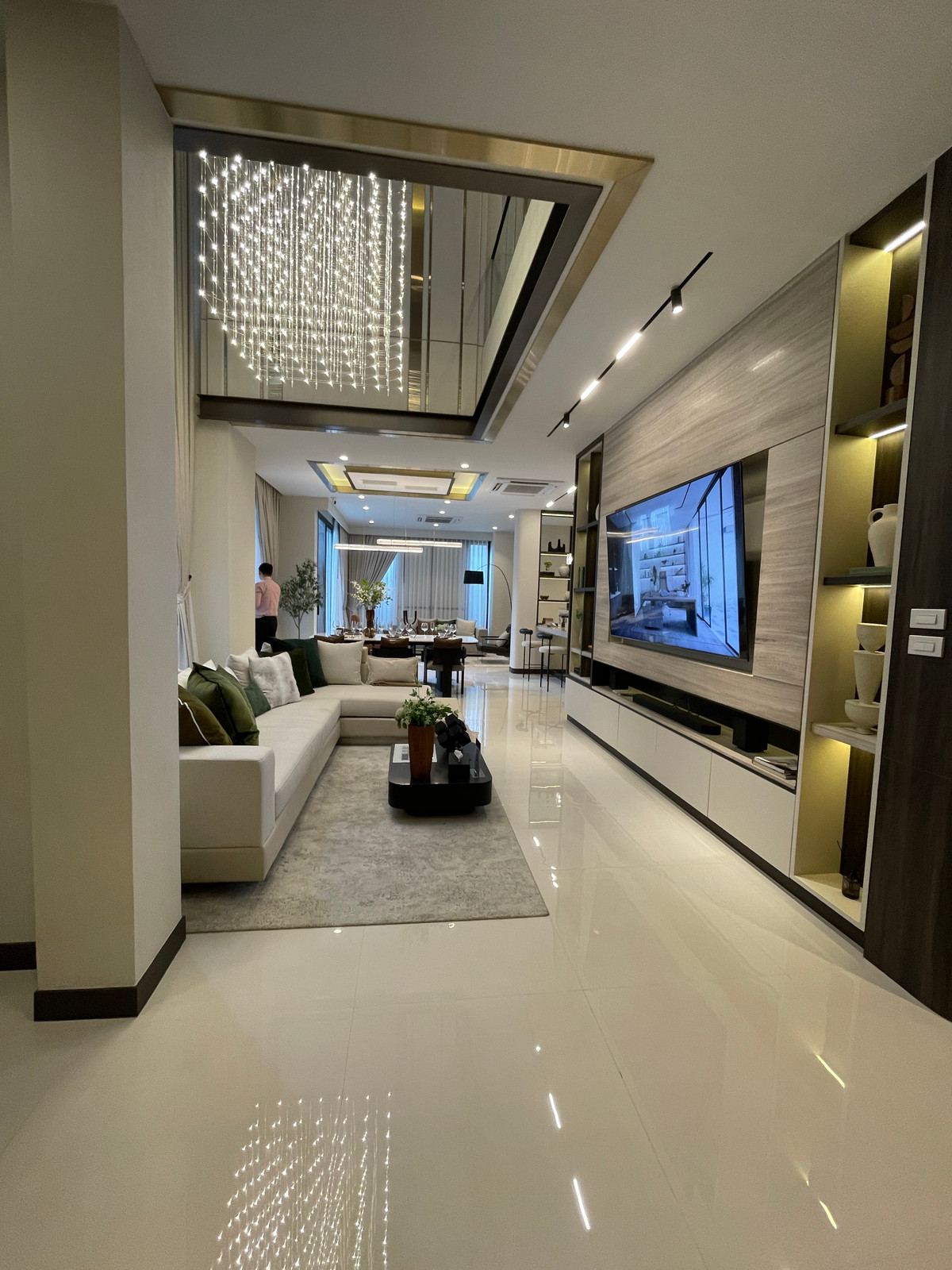 ขายบ้านโชคชัย4 ลาดพร้าว71 : ขายบ้านเดี่ยว Super Luxury THIRRA Ladprao แบบ Signature 575 ตร.ม. พร้อมสระว่ายน้ำส่วนตัว ตกแต่งครบพร้อมเครื่องใช้ไฟฟ้า ใกล้ MRT ภาวนา เพียง 700 ม.