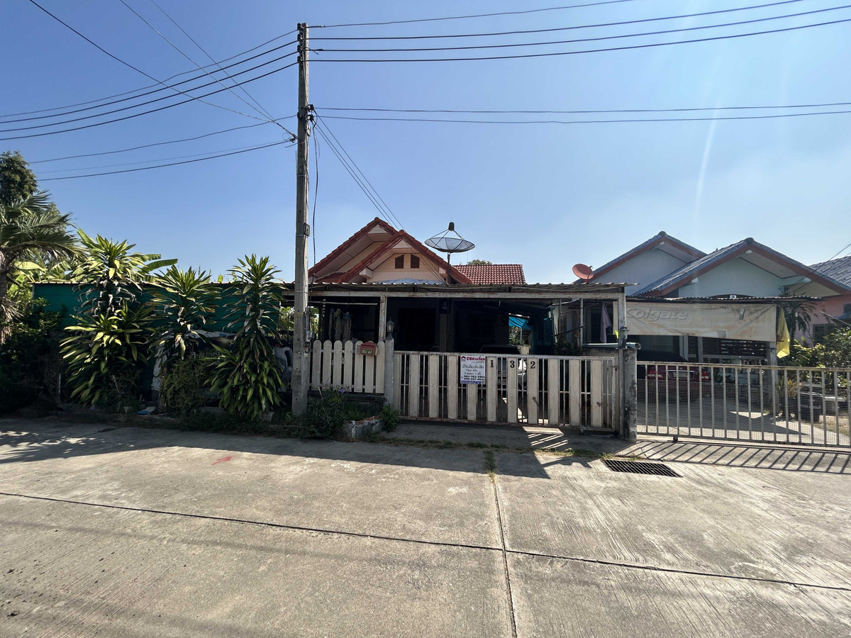 For SaleHouseAng Thong : House with Land for Sale Near Pho Thong Industrial and Community Education College