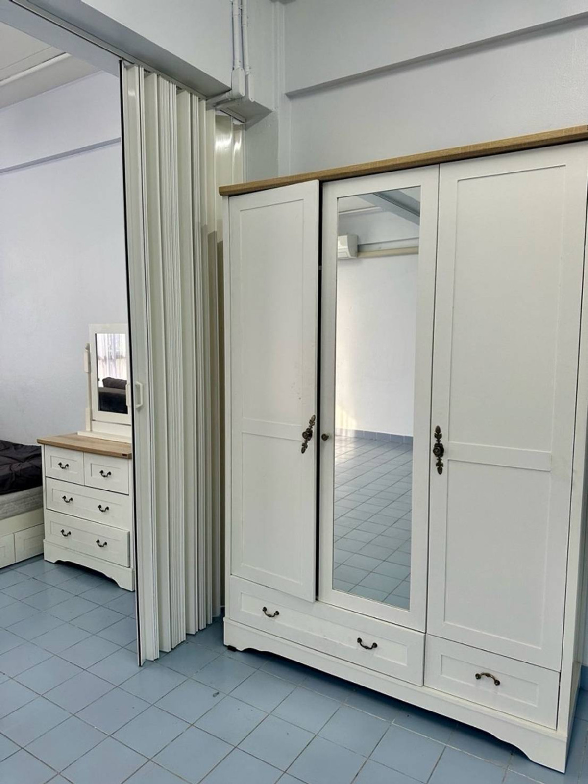 For RentShop HouseSamut Prakan,Samrong : Commercial building for rent near MRTA Samrong, just 1 minute.