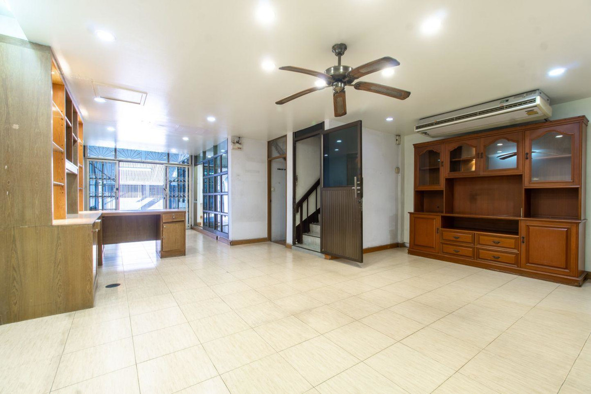ขายทาวน์โฮมสาทร นราธิวาส : LTH14655 – Townhouse for Sale | Central Sathorn | 250 sqm | 4 Bedrooms 3 Bathrooms | Luxury Spacious Layout Prime Location | Near MRT Lumphini | 18.5 MB | ทาวน์เฮาส์ขาย สาทรกลางเมือง 250 ตร.ม. 4 ห้องนอน 3 ห้องน้ำ พื้นที่กว้าง ทำเลไพรม์ ใกล้ MRT ลุมพินี รา