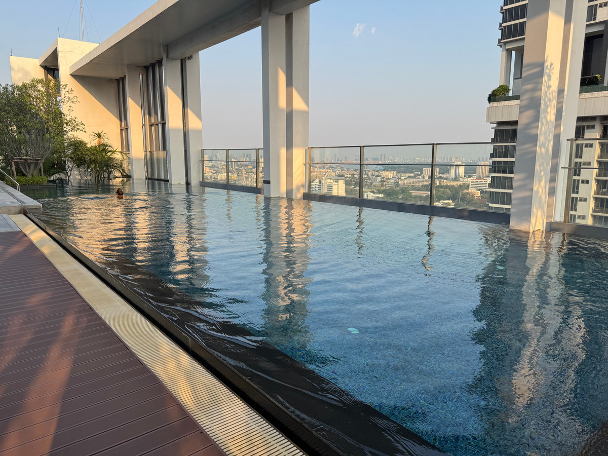 ขายคอนโดสาทร นราธิวาส : ✨ Rare Unit ใจกลางสาทร! ห้องมุม วิวเมืองสวยมาก Rhythm Sathorn – Narathiwas | 2 ห้องนอน 2 ห้องน้ำ ขนาดใหญ่ 60.86 ตร.ม.