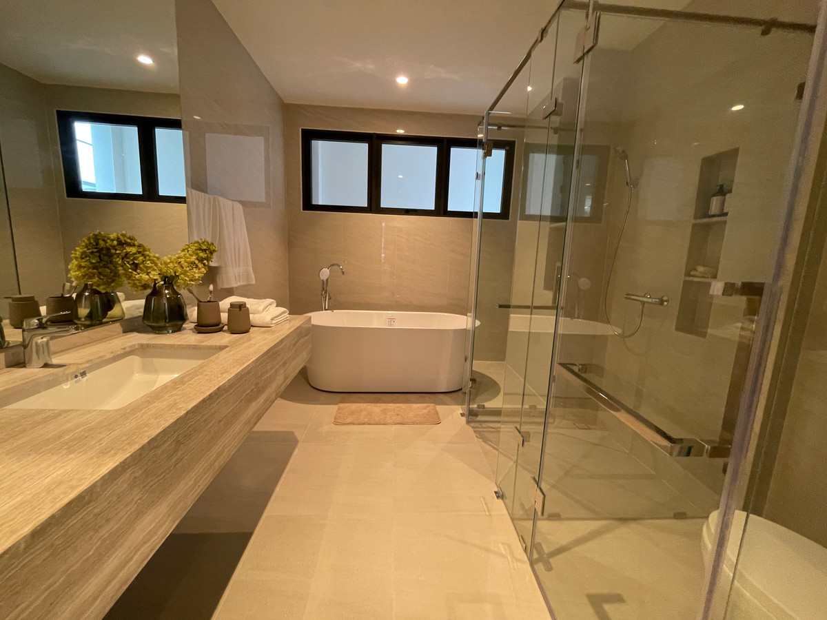 ขายบ้านโชคชัย4 ลาดพร้าว71 : ขายบ้านเดี่ยว Super Luxury THIRRA Ladprao แบบ Signature 575 ตร.ม. พร้อมสระว่ายน้ำส่วนตัว ตกแต่งครบพร้อมเครื่องใช้ไฟฟ้า ใกล้ MRT ภาวนา เพียง 700 ม.