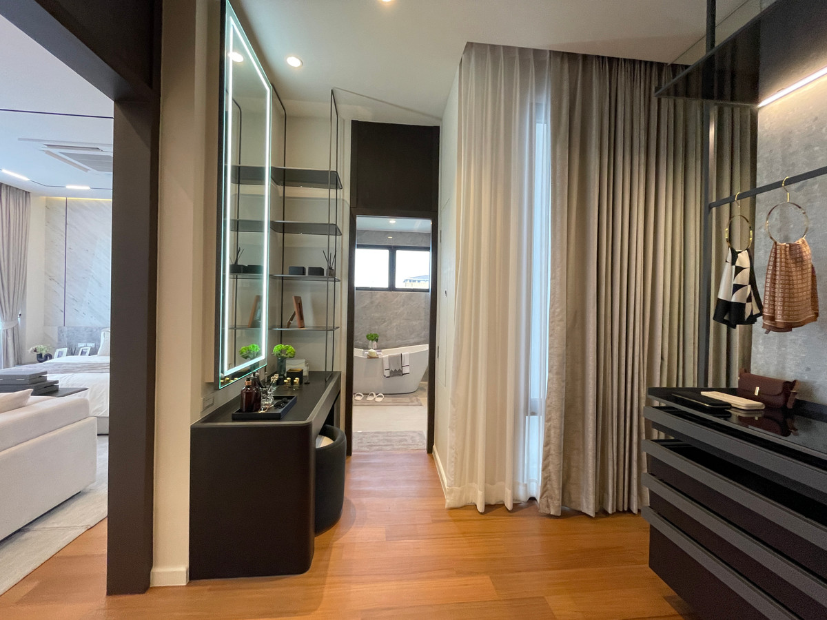 ขายบ้านโชคชัย4 ลาดพร้าว71 : ขายบ้านเดี่ยว Super Luxury THIRRA Ladprao แบบ Signature 575 ตร.ม. พร้อมสระว่ายน้ำส่วนตัว ตกแต่งครบพร้อมเครื่องใช้ไฟฟ้า ใกล้ MRT ภาวนา เพียง 700 ม.