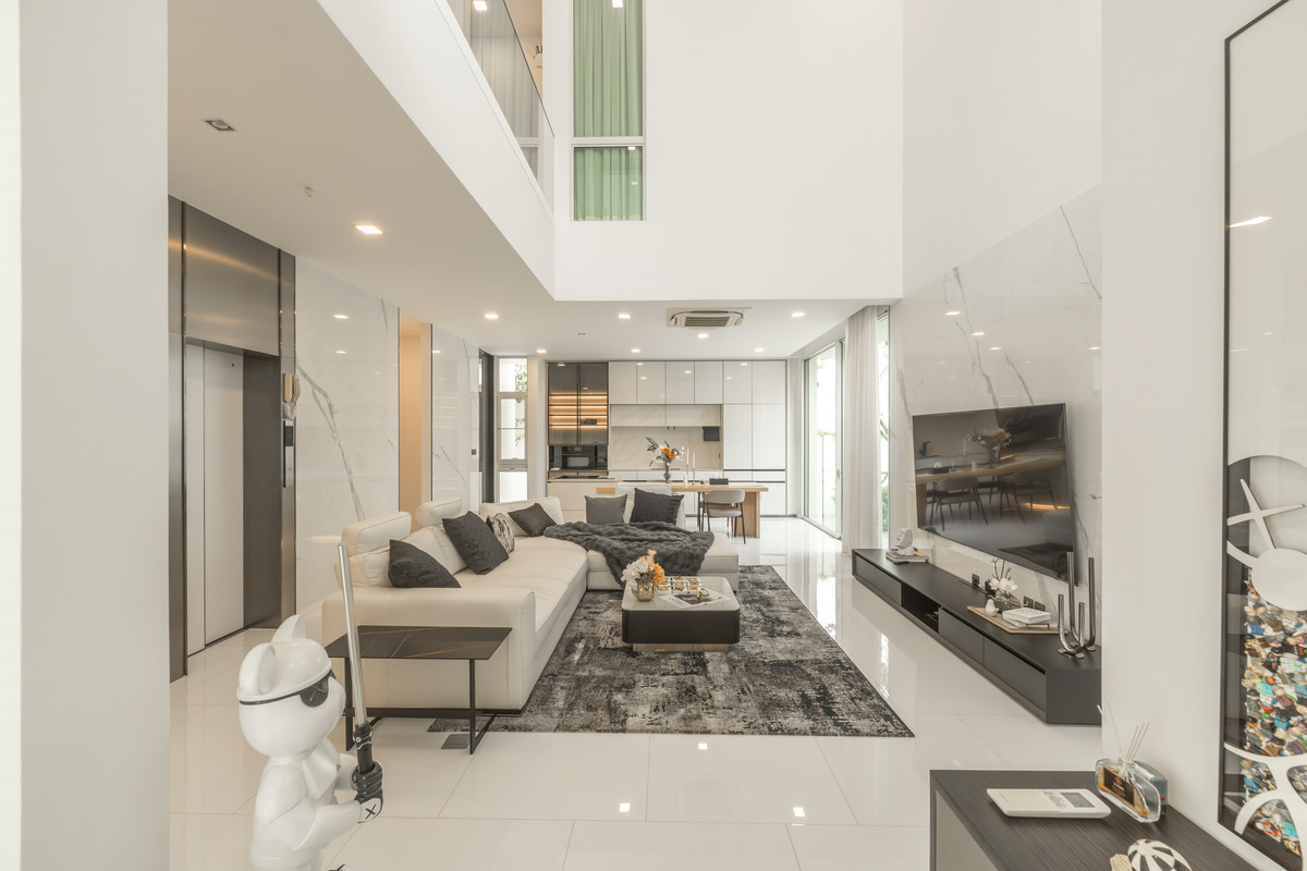 ขายบ้านเลียบทางด่วนรามอินทรา : ขายบ้านหรู VIVE เอกมัย–รามอินทรา ตกแต่งใหม่ พร้อมเข้าอยู่  พื้นที่กว้าง ฟังก์ชันครบ