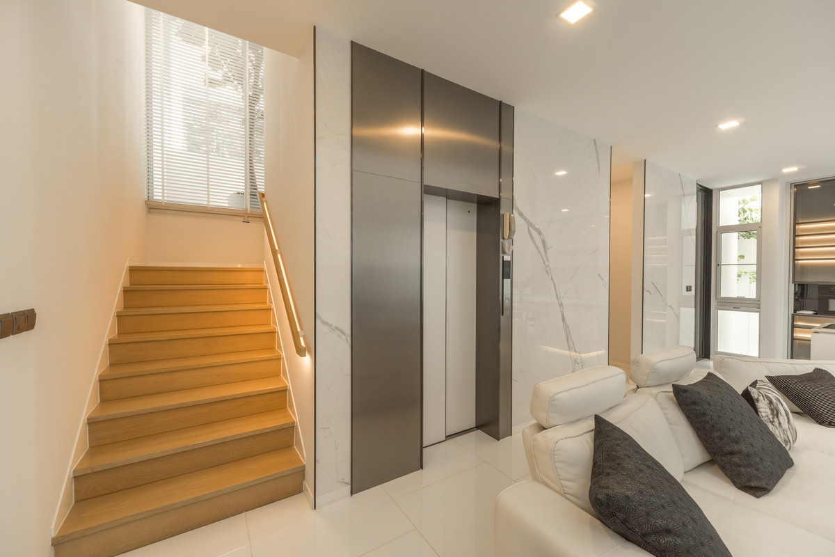 ขายบ้านเลียบทางด่วนรามอินทรา : ขายบ้านหรู VIVE เอกมัย–รามอินทรา ตกแต่งใหม่ พร้อมเข้าอยู่  พื้นที่กว้าง ฟังก์ชันครบ