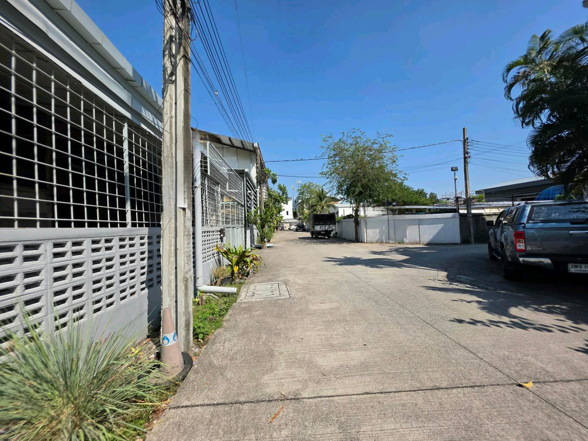 For RentWarehouseOnnut, Udomsuk : 🛎Warehouse for Rent – Onnut 66/1, 500m to MRT Srinuch space 785 sqm 📞 099 415 2664