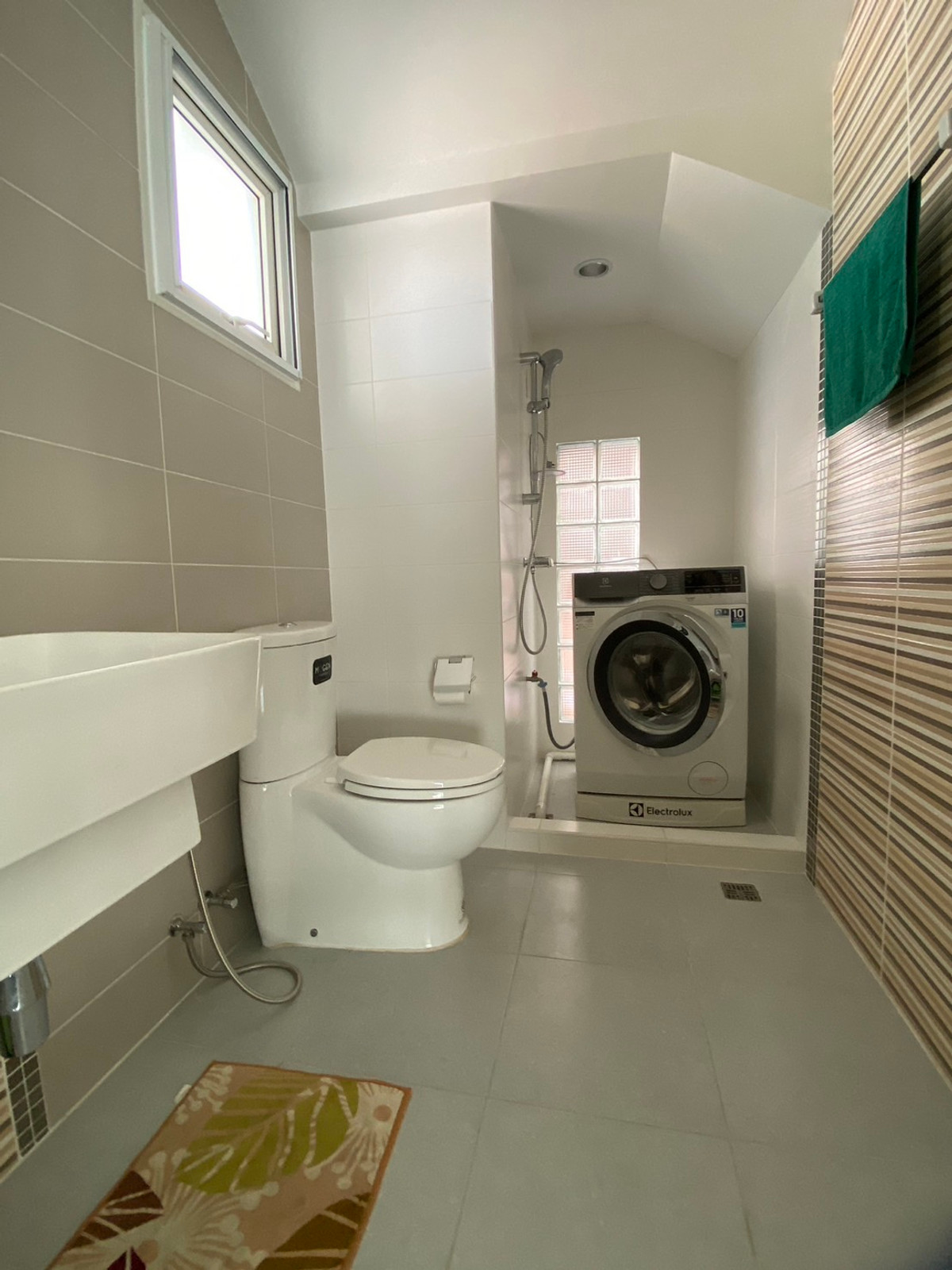 ขายบ้านสมุทรปราการ สำโรง : ขายบ้านเดี่ยว หลังมุม เลอนิโอ สุขุมวิท–เอราวัณ ใกล้ BTS โรงเรียนนายเรือ