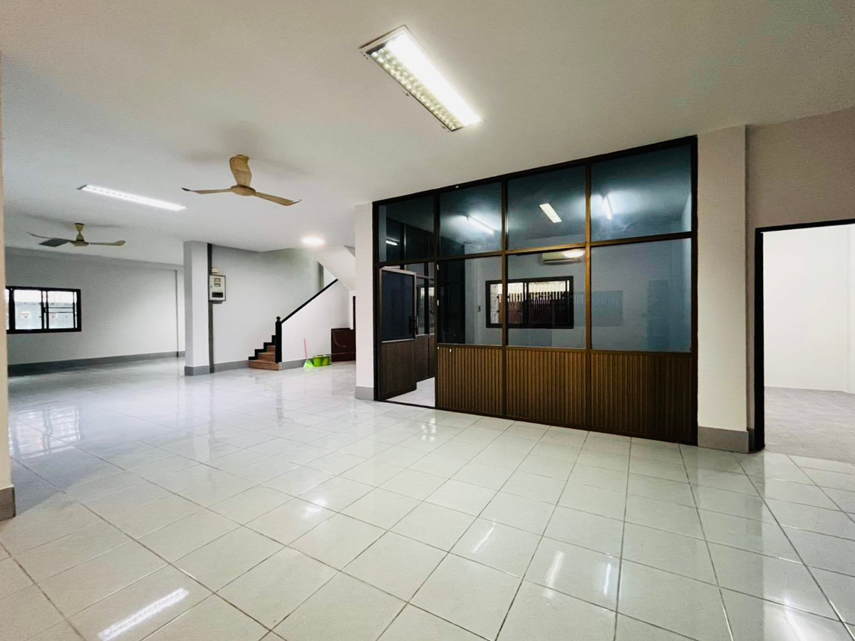 ขายโฮมออฟฟิศรัชดา ห้วยขวาง : Rare Large Standalone Office – ซอยรัชดาภิเษก 3 11b12b 45mb - Office Building - Ratchada 3 📞Call 090 919 9898