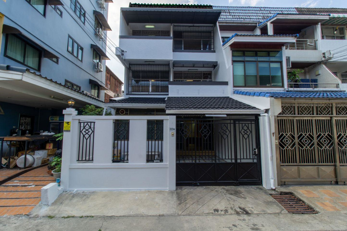 ขายทาวน์โฮมสาทร นราธิวาส : LTH14655 – Townhouse for Sale | Central Sathorn | 250 sqm | 4 Bedrooms 3 Bathrooms | Luxury Spacious Layout Prime Location | Near MRT Lumphini | 18.5 MB | ทาวน์เฮาส์ขาย สาทรกลางเมือง 250 ตร.ม. 4 ห้องนอน 3 ห้องน้ำ พื้นที่กว้าง ทำเลไพรม์ ใกล้ MRT ลุมพินี รา
