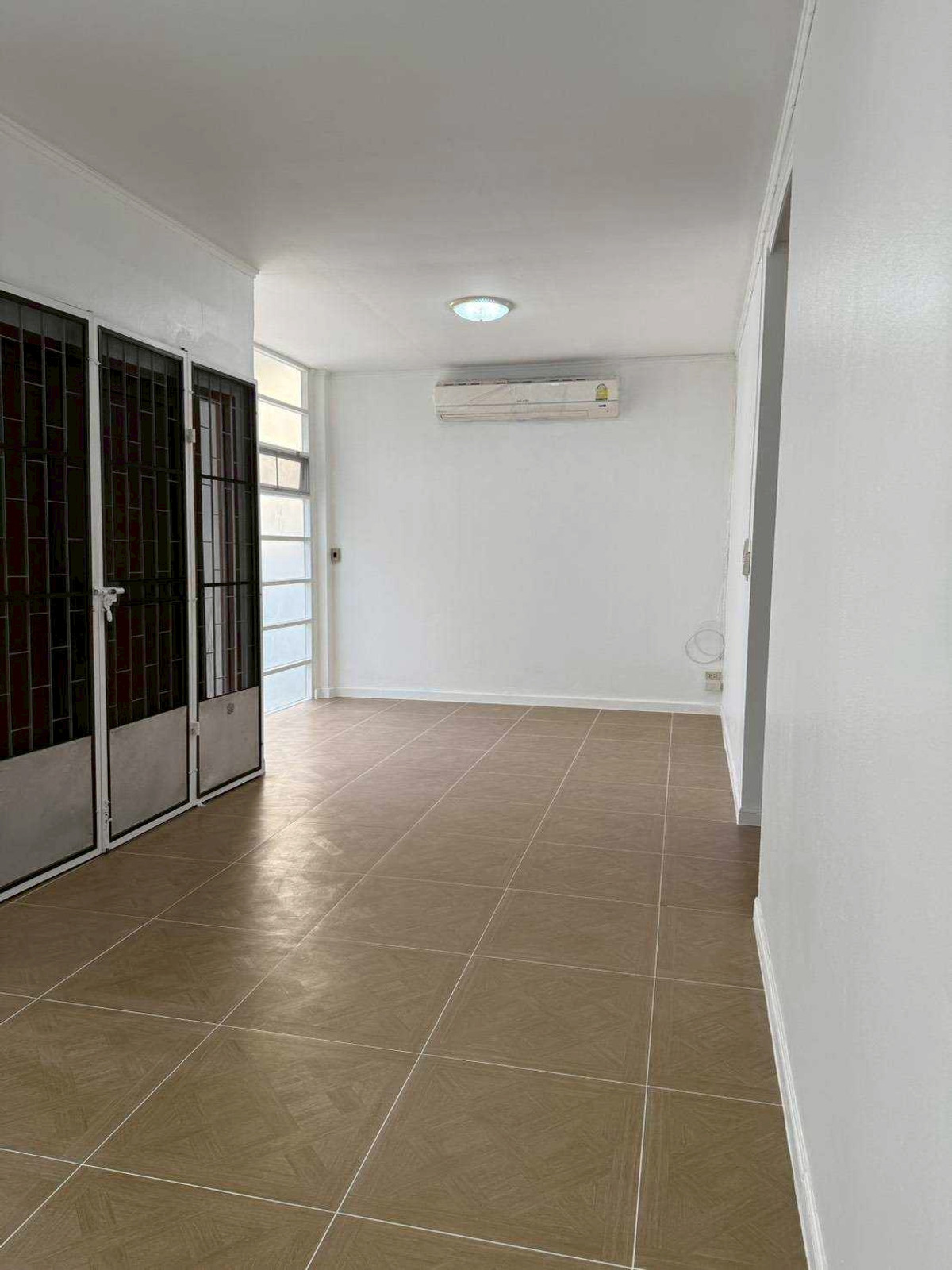 ให้เช่าบ้านสุขุมวิท อโศก ทองหล่อ : LTH14666 – พื้นที่กว้าง บ้านที่พร้อมให้คุณสร้างมุมโปรด| House for Rent | Sukhumvit 36 | 160 sqm | 3 Bedr 3 Bath || Near BTS Thong Lo | 55,000 THB/Month | บ้านให้เช่า สุขุมวิท 36 พื้นที่ใช้สอย 160 ตร.ม. 3 ห้องนอน 3 ห้องน้ำ  ใกล้ BTS ทองหล่อ ราคาเช่าคุ้มค่า